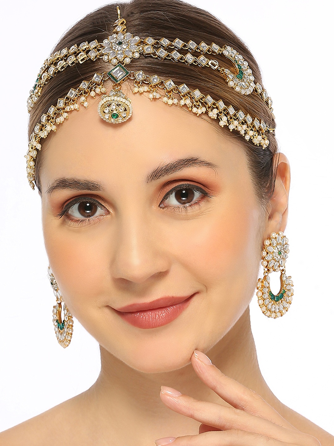 

OOMPH Kundan Studded Beaded Jewellery Set, Gold