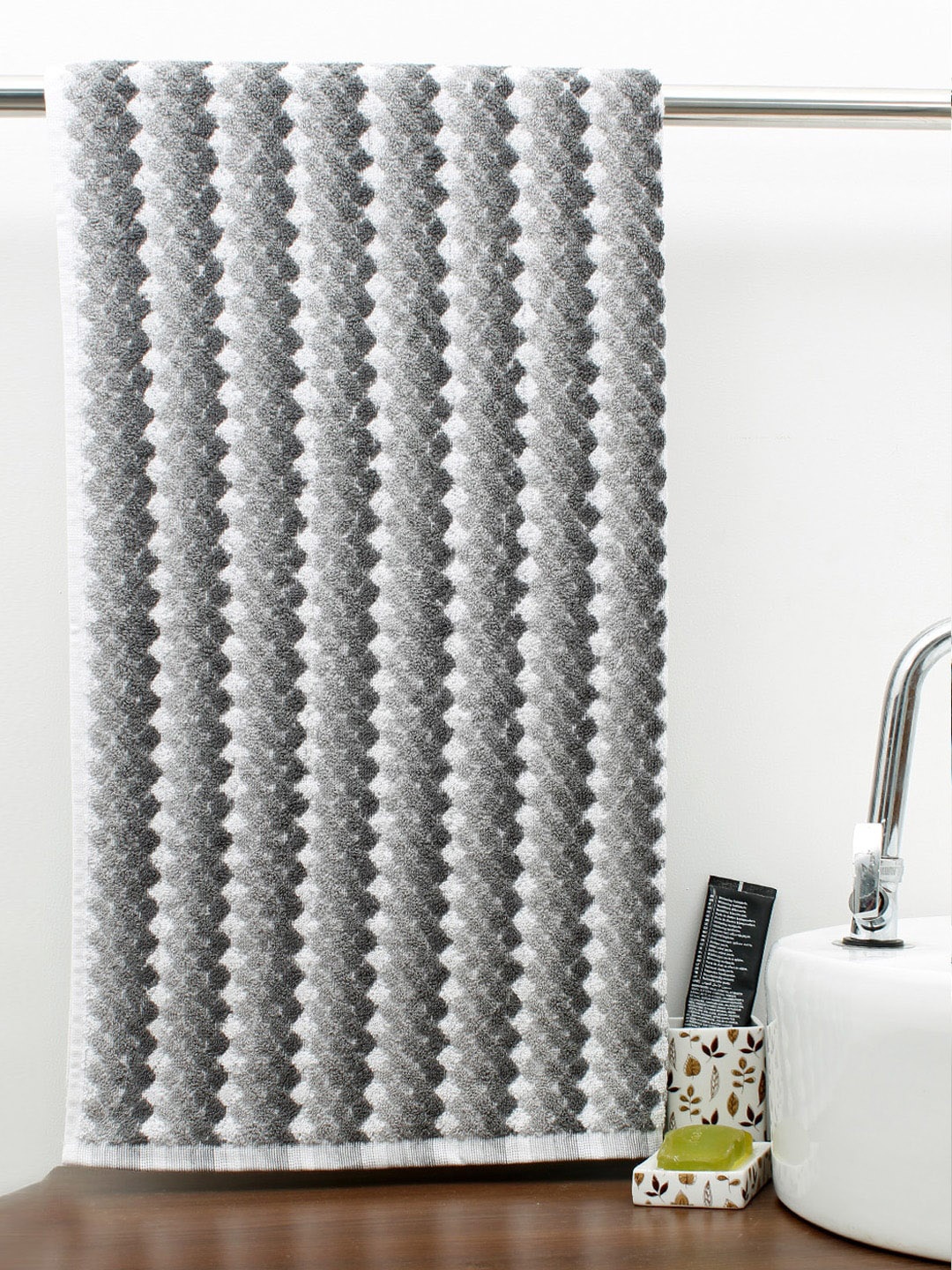 

AVI Living Grey & White Ombre 500 GSM Pure Cotton Bath Towel