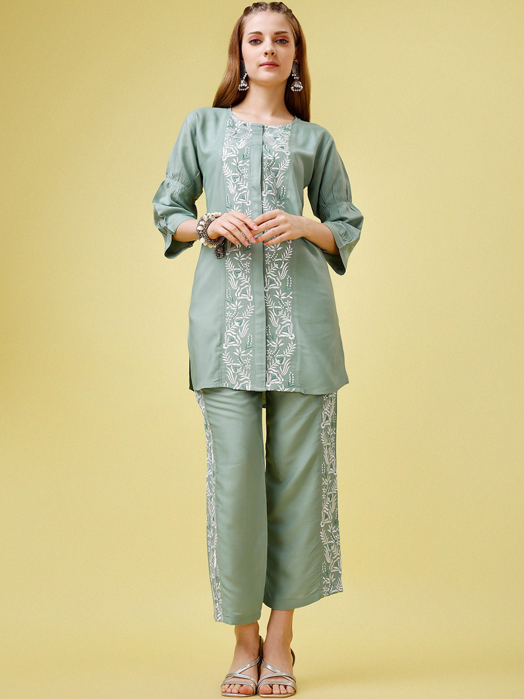 

Molly & Michel Floral Embroidered Kurta With Trouser, Grey