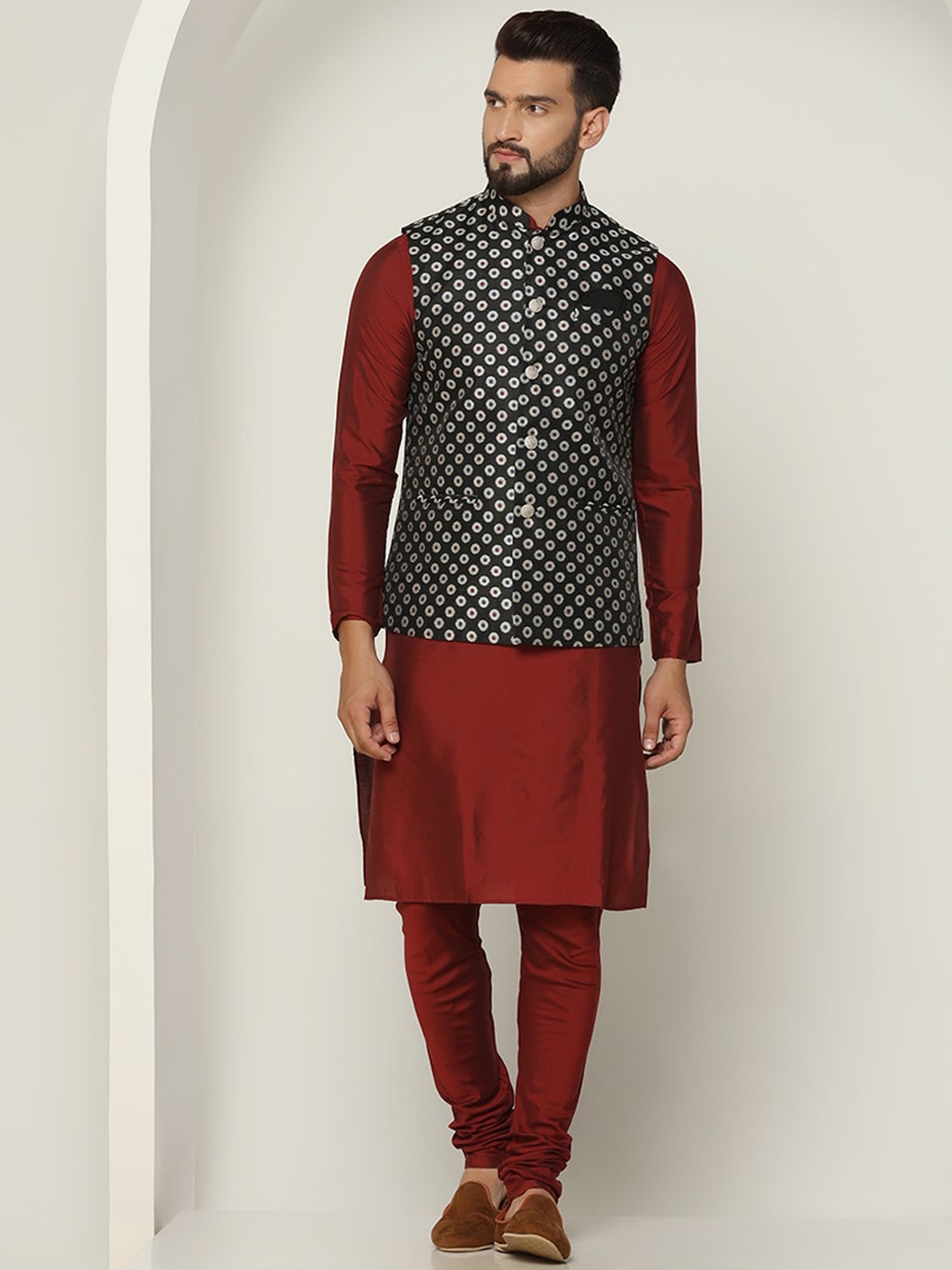 

KISAH Mandarin Collar Straight Kurta & Churidar With Jacket, Maroon