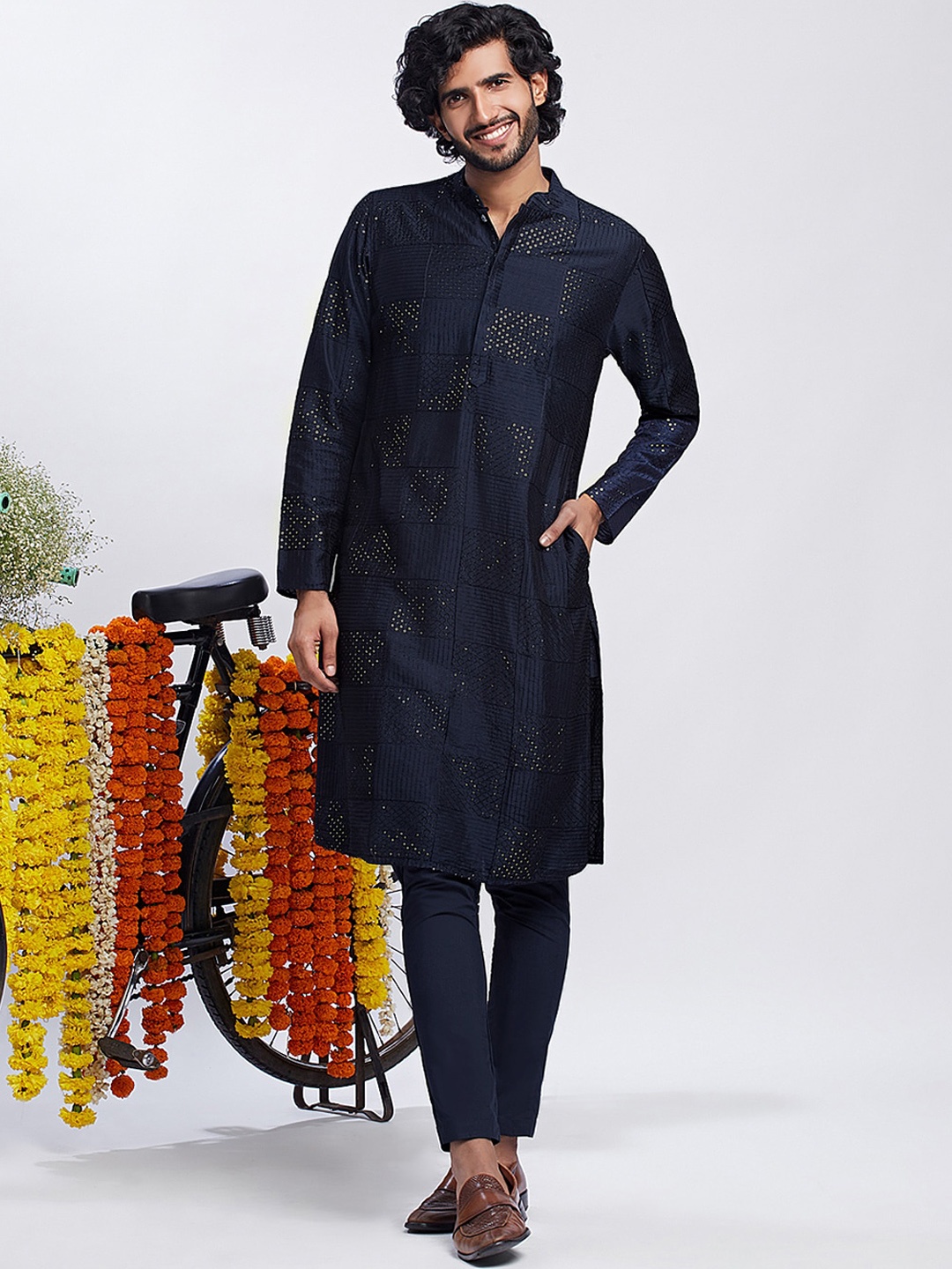 

KISAH Geometric Embroidered Sequined Indigo Straight Kurta with Trousers, Navy blue