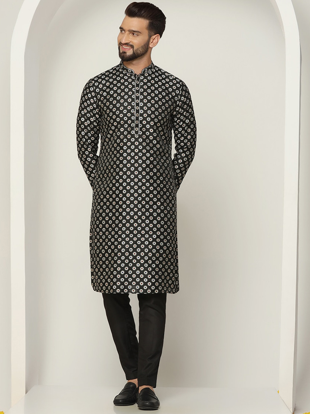 

KISAH Woven Design Straight Kurta With Trousers Set, Black