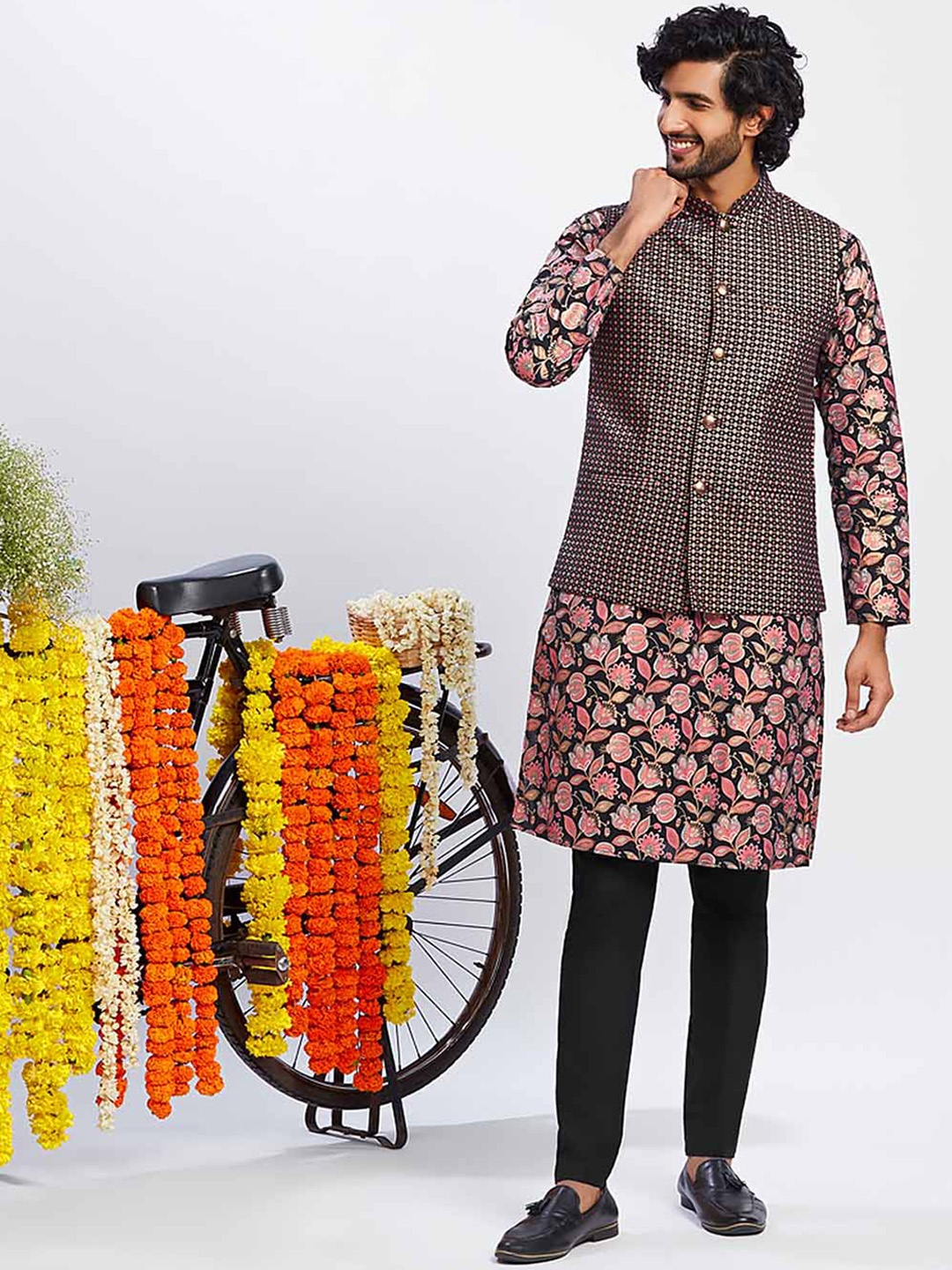 

KISAH Floral Printed Mandarin Collar Regular Pure Cotton Kurta with Pyjama & Nehru jacket, Black