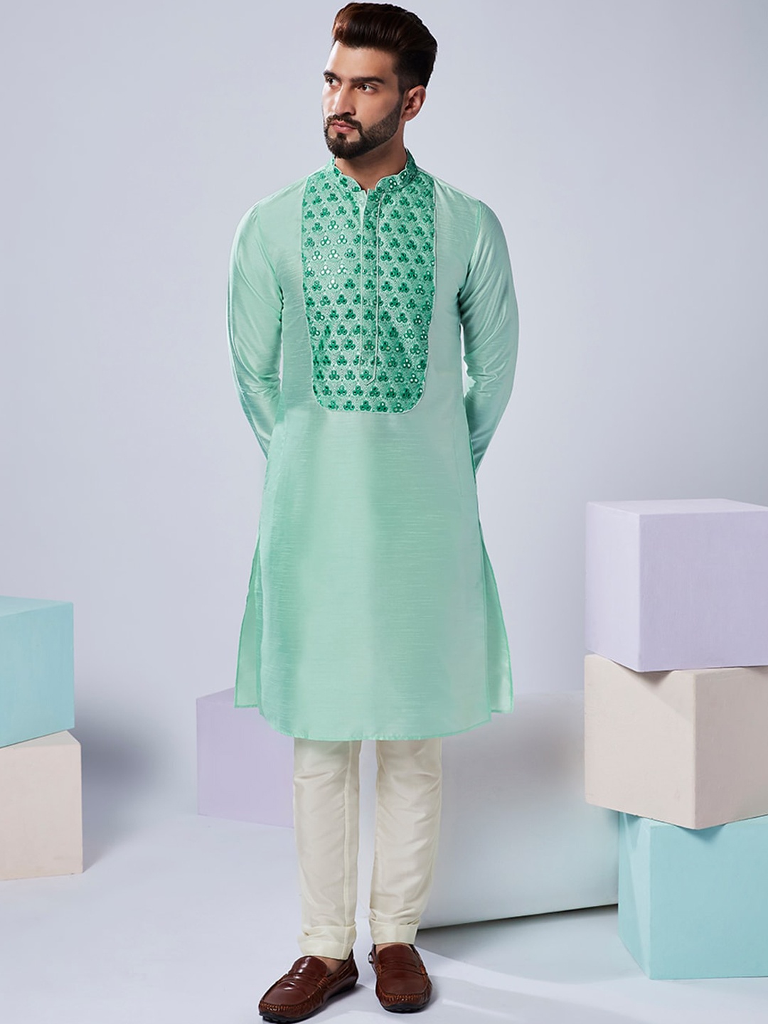 

KISAH Geometric Yoke Design Regular Mirror Work Kurta With Trousers Set, Sea green