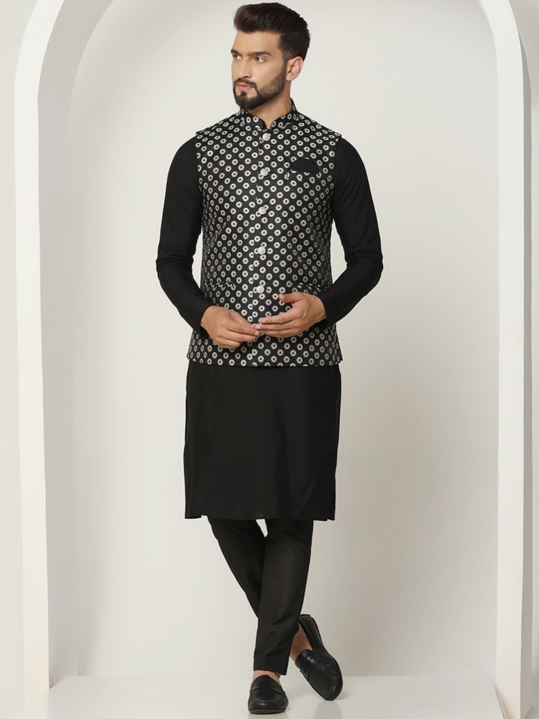 

KISAH Mandarin Collar Kurta With Trousers & Woven Design Nehru Jacket Set, Black