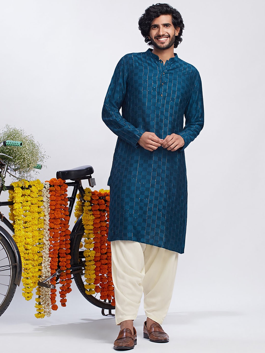 

KISAH Checked Mandarin Collar Kurta With Patiala, Navy blue