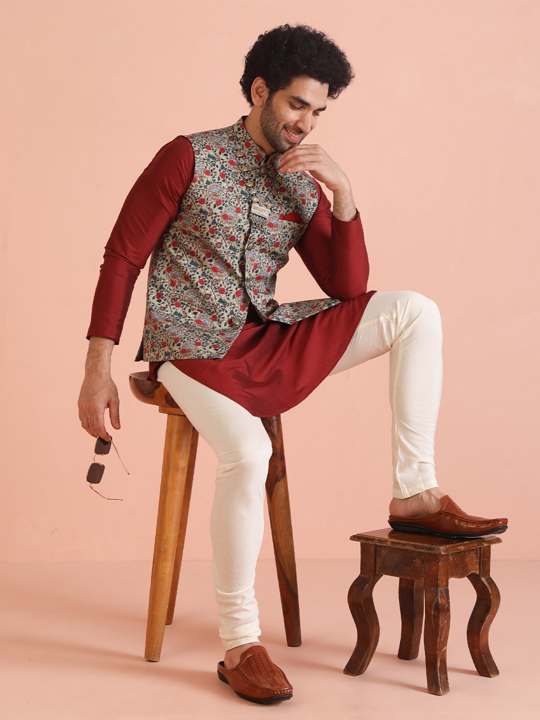 

KISAH Men Printed Regular Fit Ethnic Motifs Kurta Jacket Churidar Set, Maroon