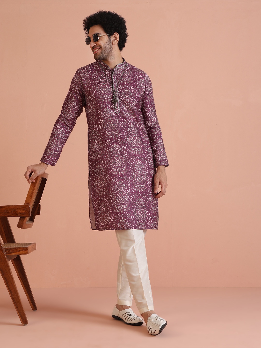 

KISAH Ethnic Motifs Printed Regular Kurta With Trousers, Maroon