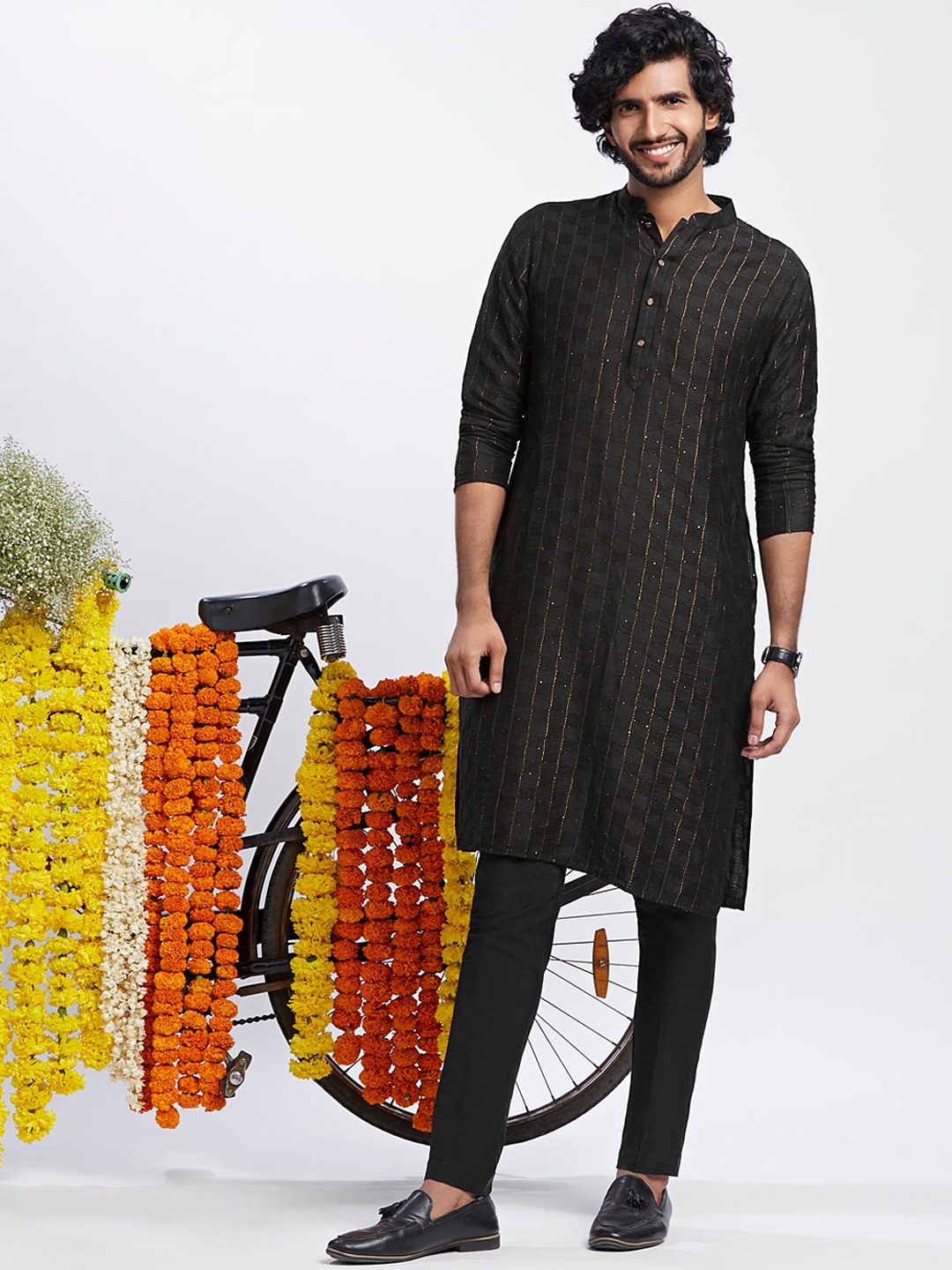 

KISAH Checked Mandarin Collar Regular Kurta with Trousers, Black