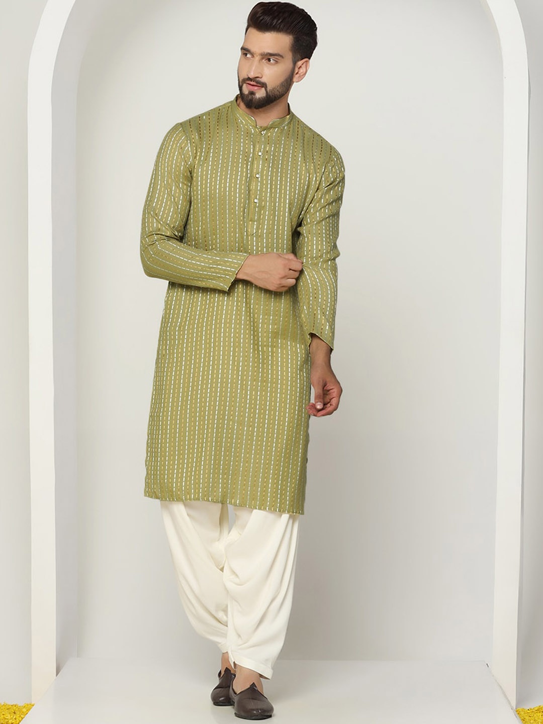 

KISAH Men Textured Regular Fit Abstract Print Kurta Patiyala Set, Olive