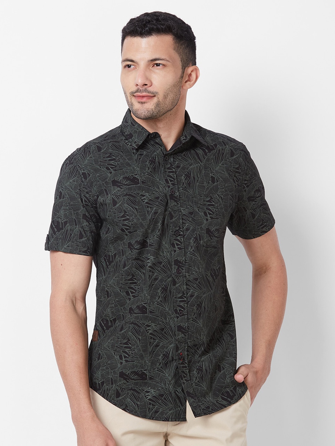 

GIORDANO Slim Fit Abstract Printed Pure Cotton Casual Shirt, Black