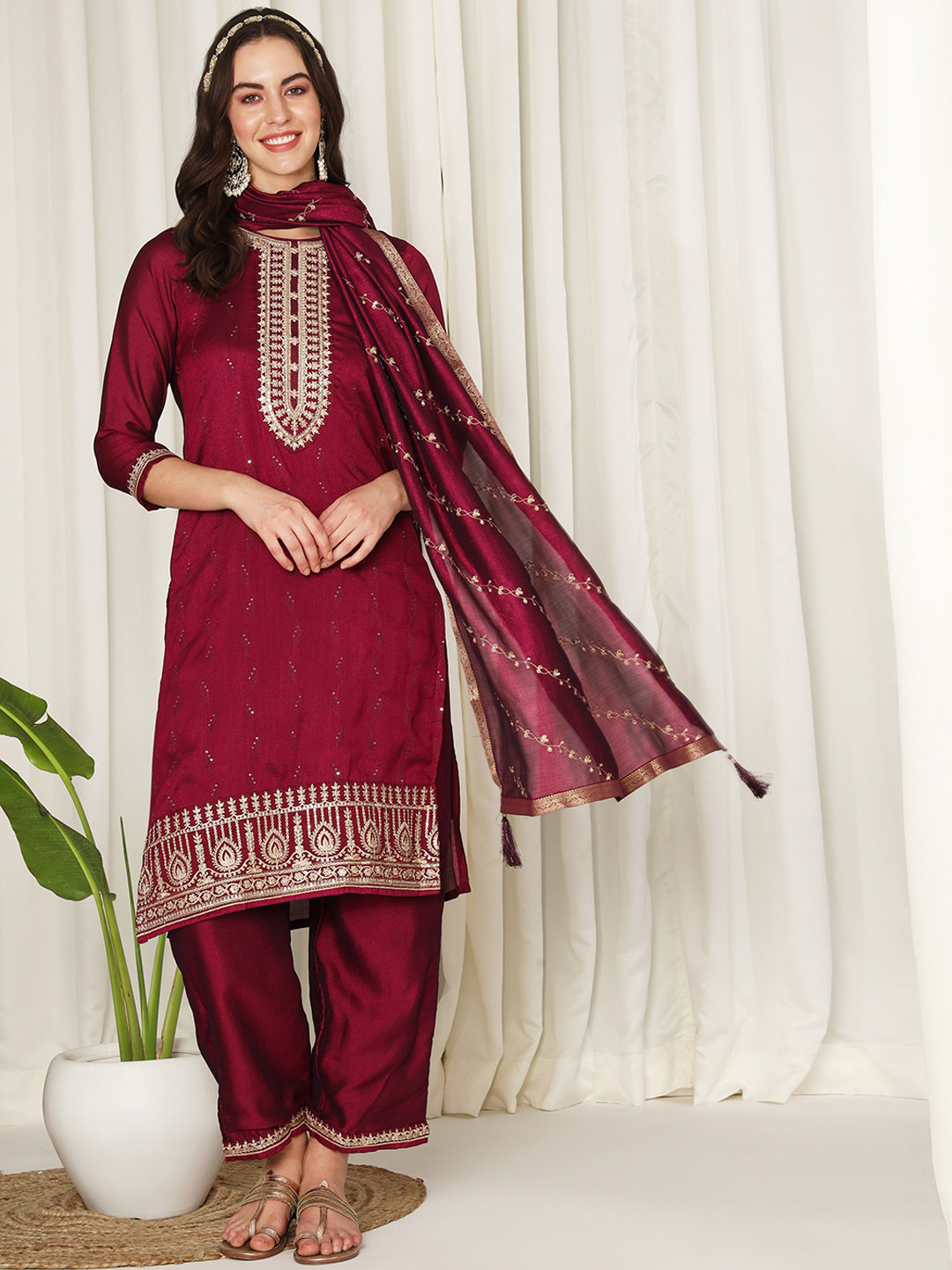 

ASPORA Floral Yoke Design Regular Sequinned Kurta With Palazzos & Dupatta, Burgundy