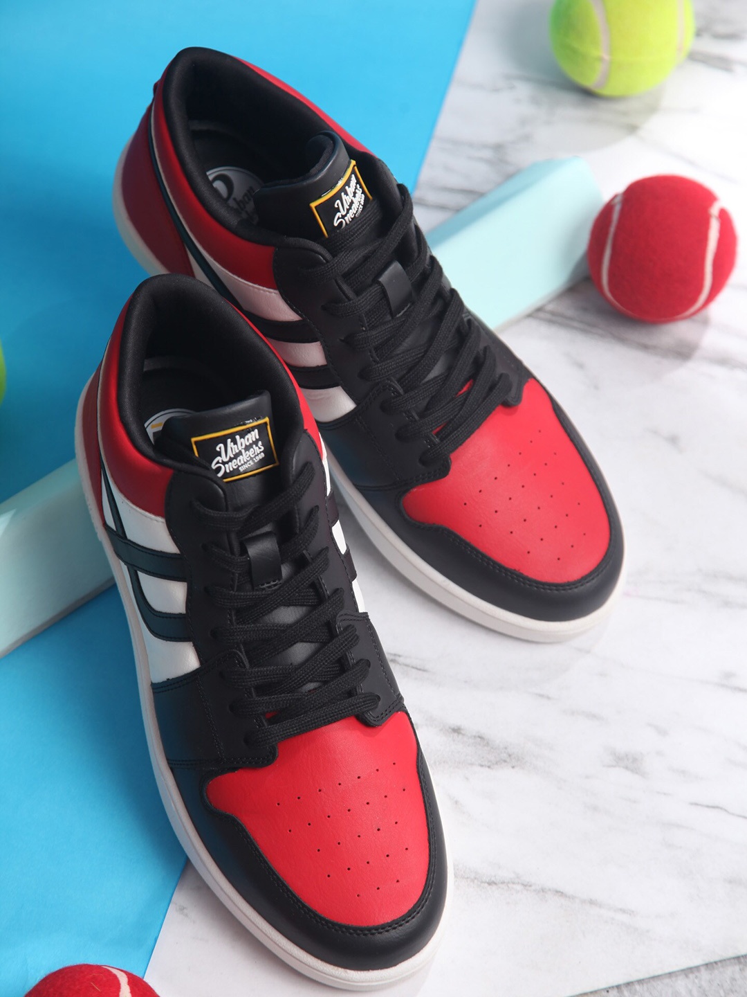 

ID Men Mid Top Colourblocked Lightweight Sneakers, Red