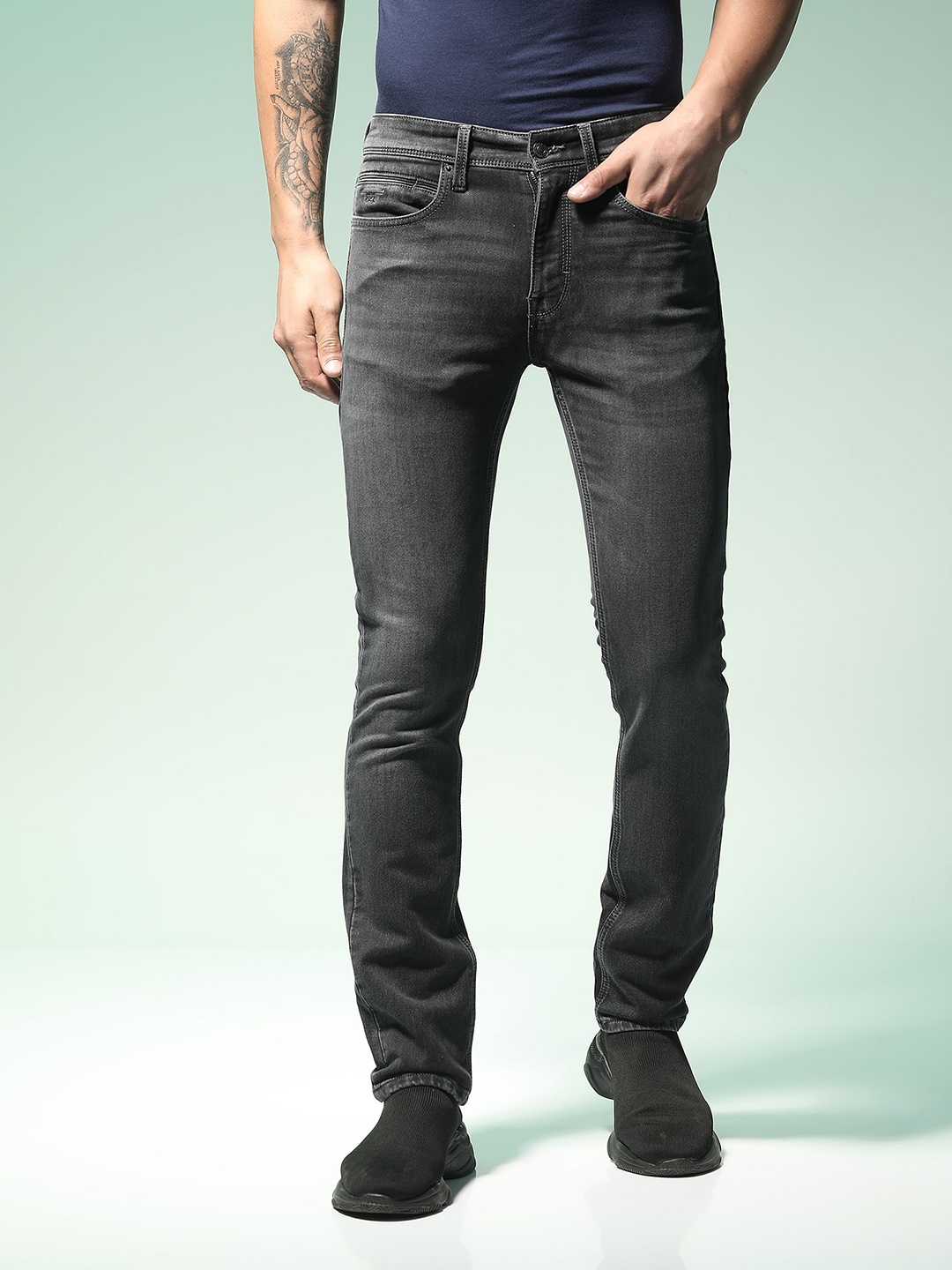 

Flying Machine Men Slim Fit Clean Look Light Fade Stretchable Jeans, Black