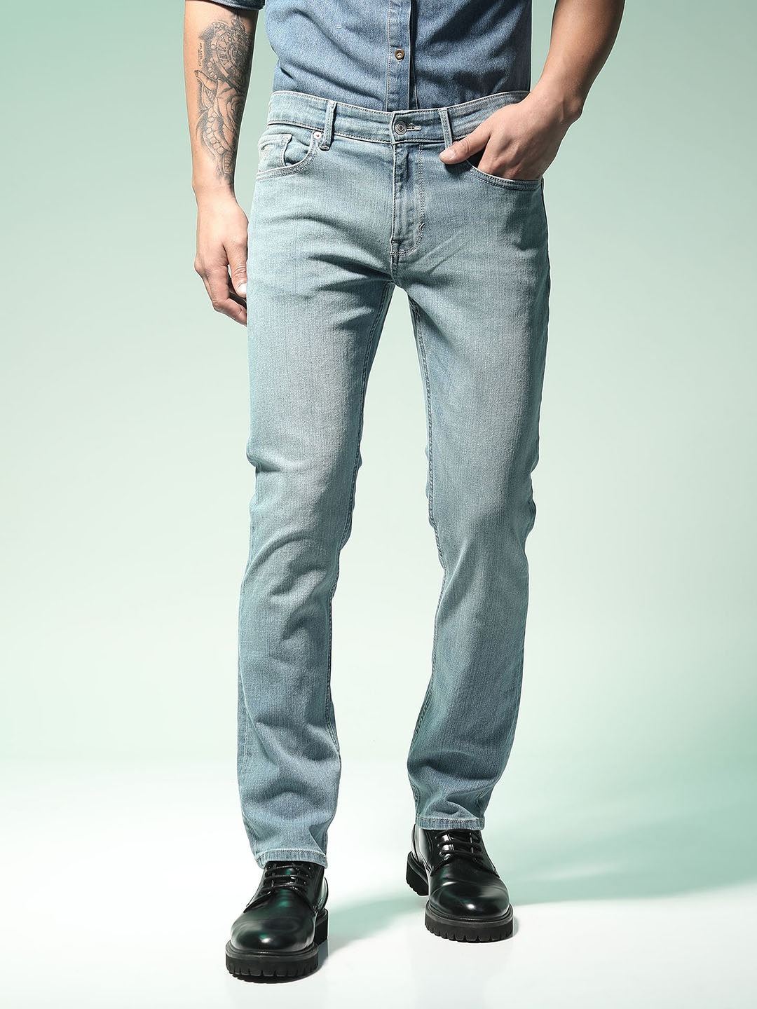 

Flying Machine Men Slim Fit Clean Look Light Fade Stretchable Jeans, Blue