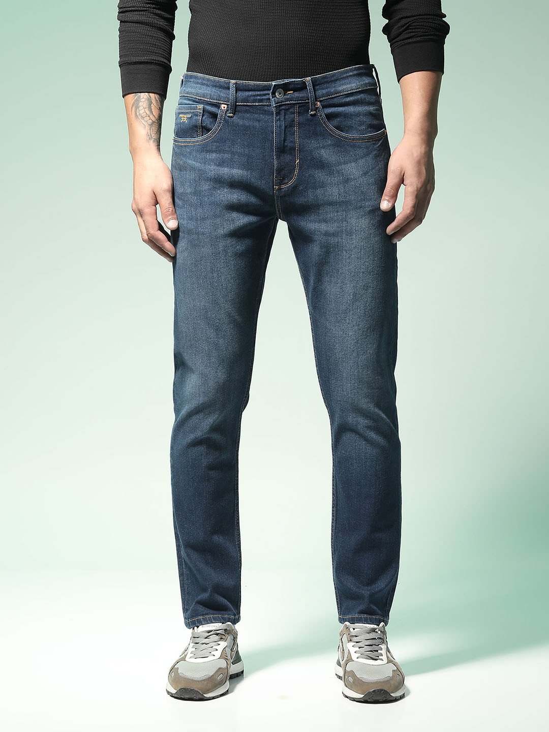 

Flying Machine Men Tapered Fit Clean Look Light Fade Cotton Jeans, Blue