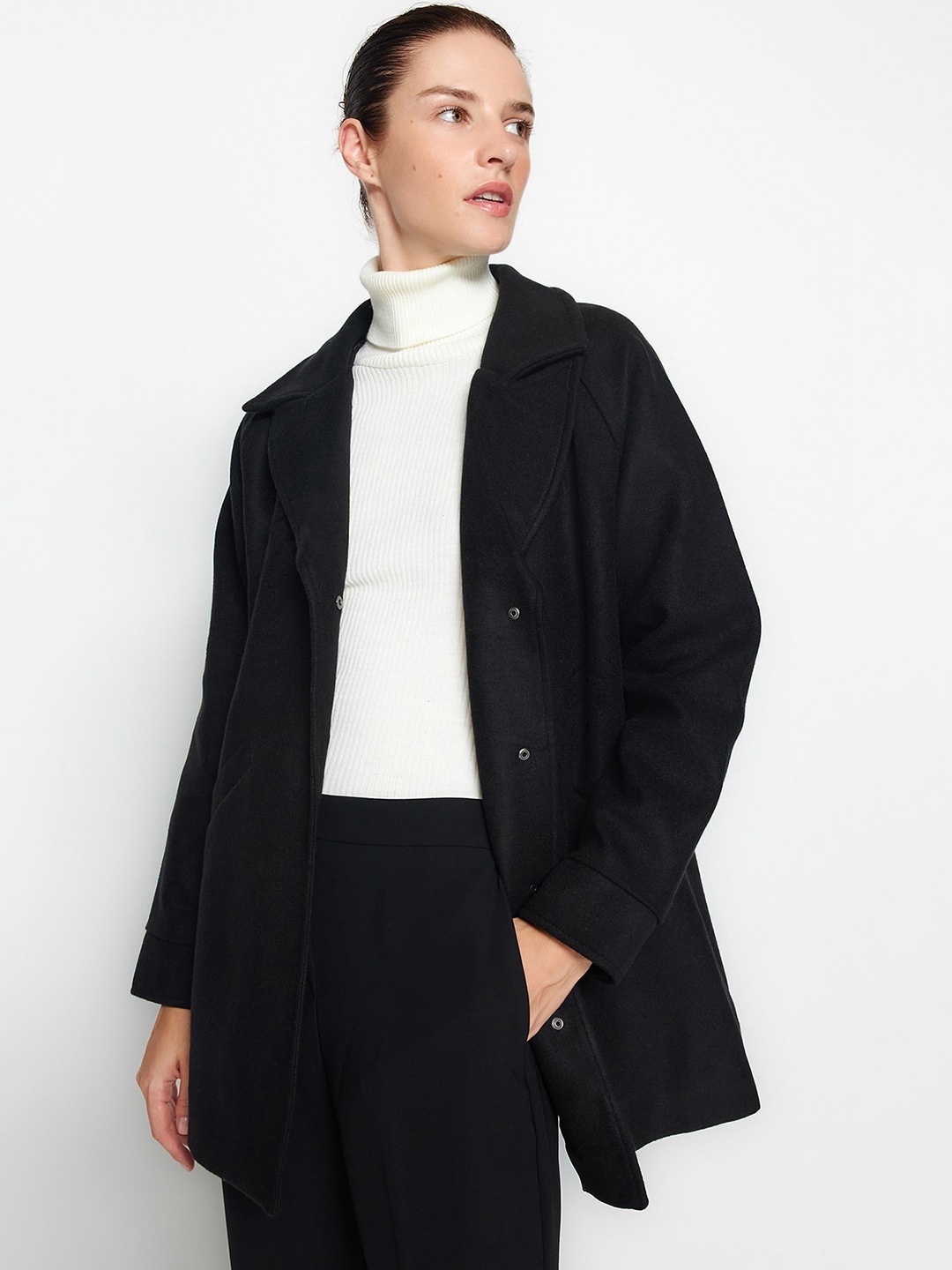 

Trendyol Notched Lapel Collar Single-Breasted Overcoat, Black