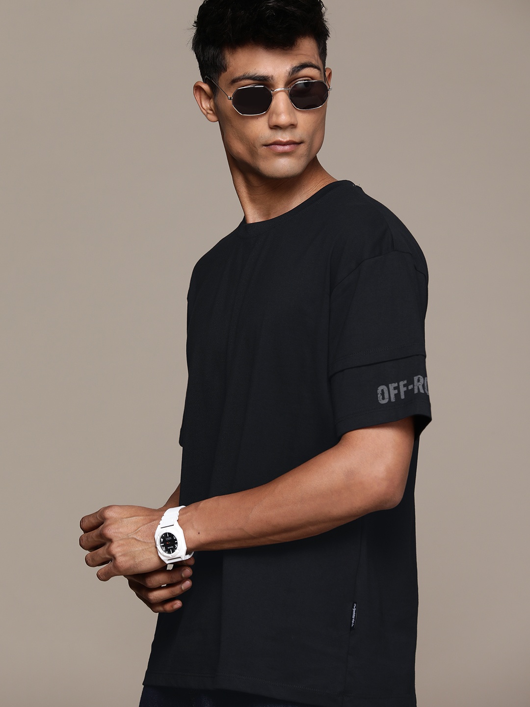 

The Roadster Lifestyle Co. Drop-Shoulder Sleeves Cotton Oversized T-shirt, Black