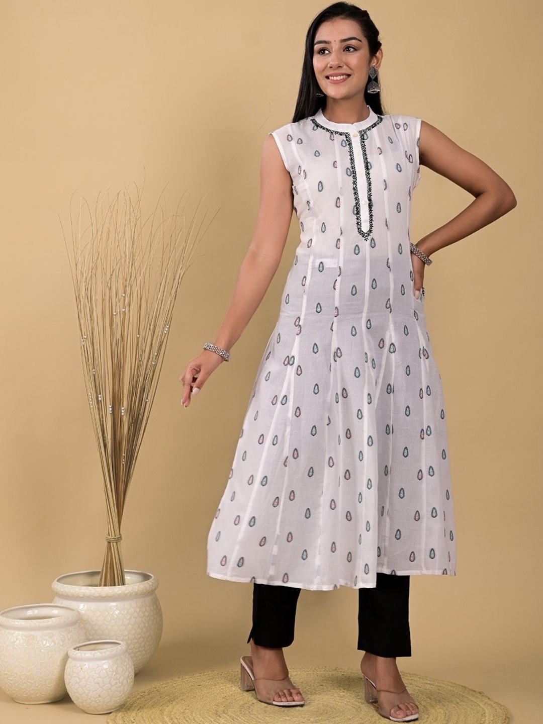 

Sangria Ethnic Motifs Printed Mandarin Collar Anarkali Kurtas, White