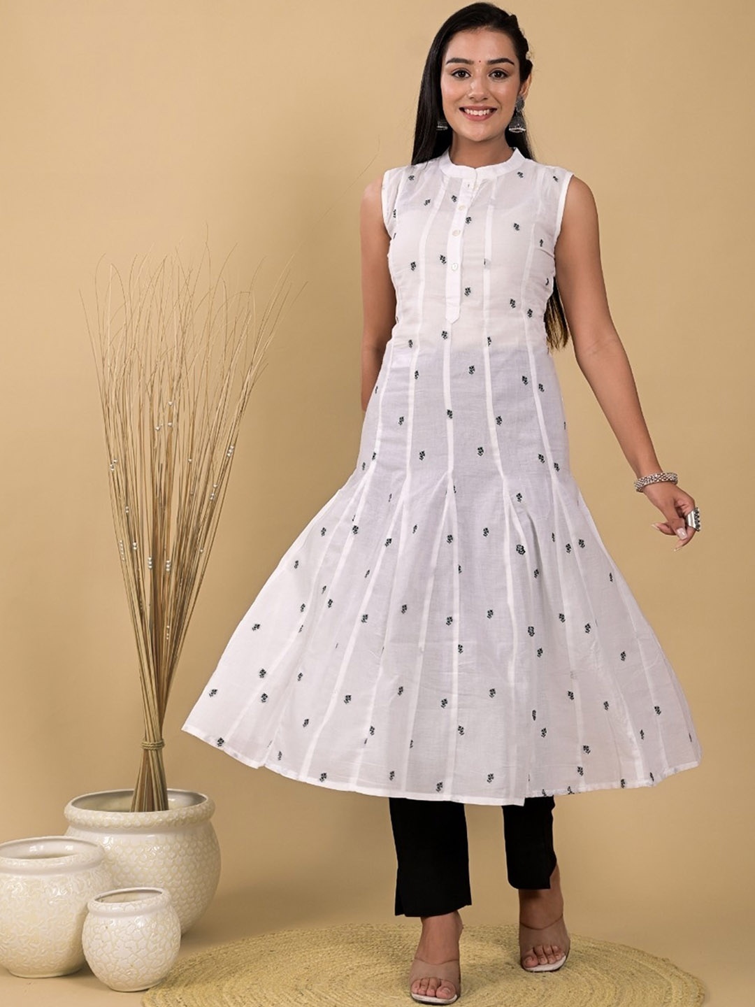 

Sangria Ethnic Motifs Printed Mandarin Collar Flared Anarkali Kurtas, White