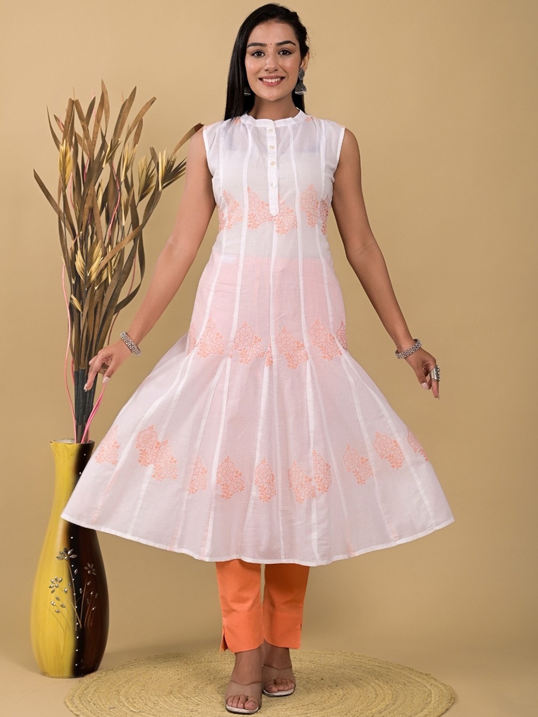 

Sangria Embroidered Cotton Sleeveless A-line Kurta, White