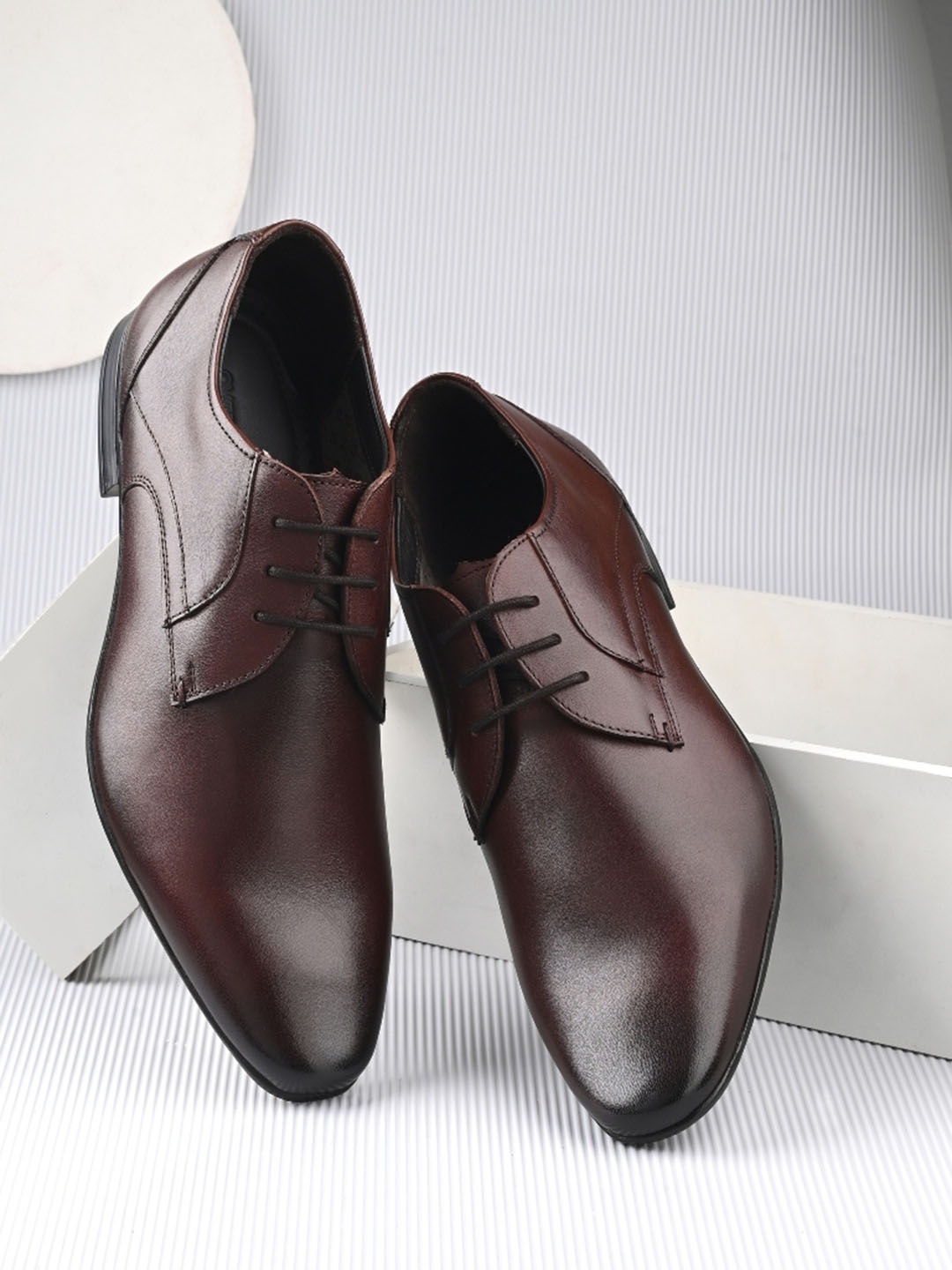 

Overdrive Men Textured Leather Formal Derbys, Brown