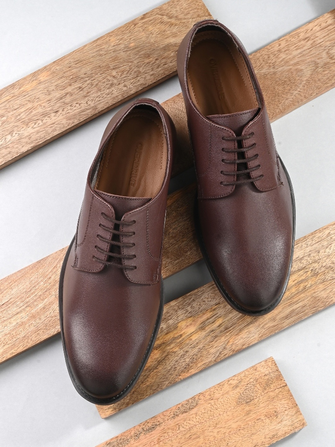 

Overdrive Men Textured Leather Formal Derbys, Brown