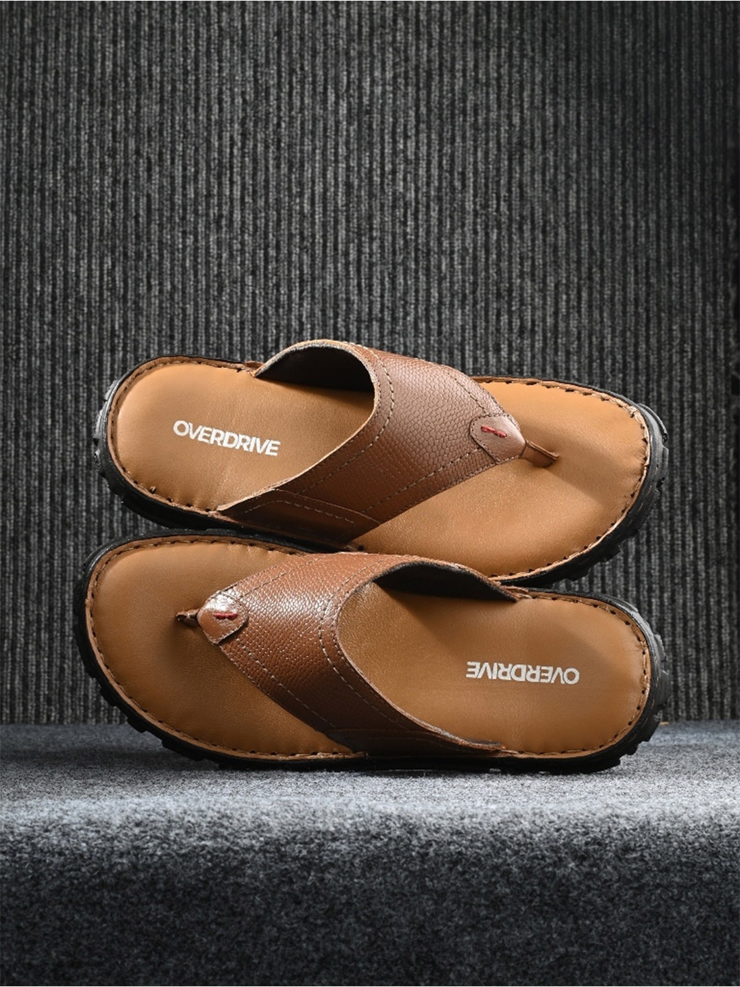 

Overdrive Textured Leather Comfort Sandals, Tan