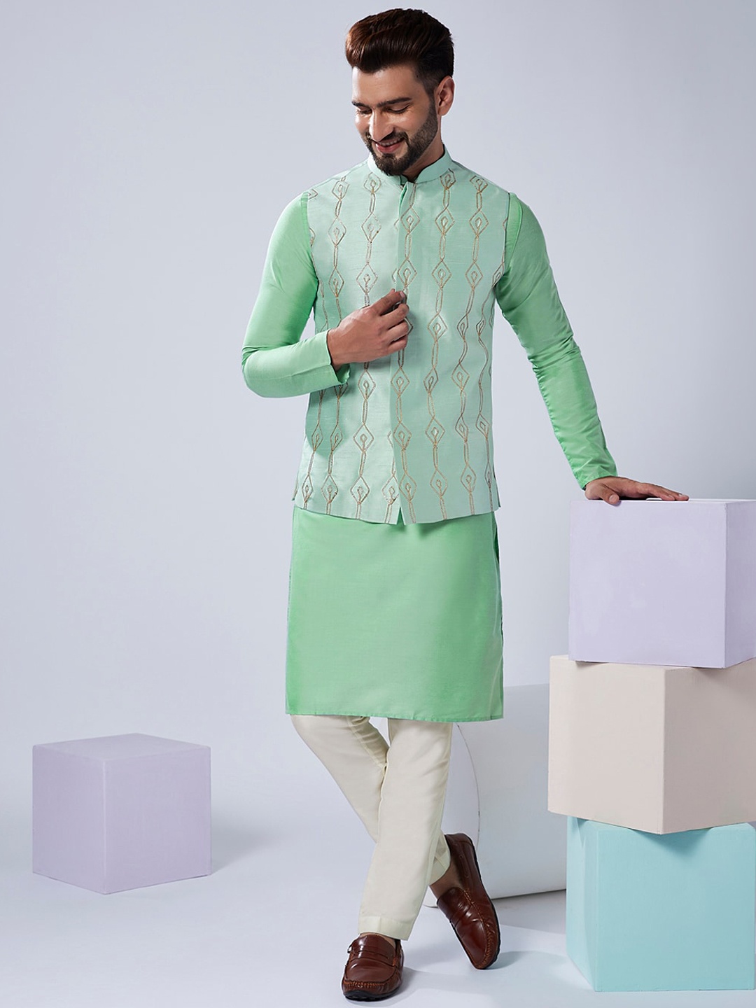 

KISAH Mandarin Collar Regular Kurta with Trousers & Nehru jacket, Sea green