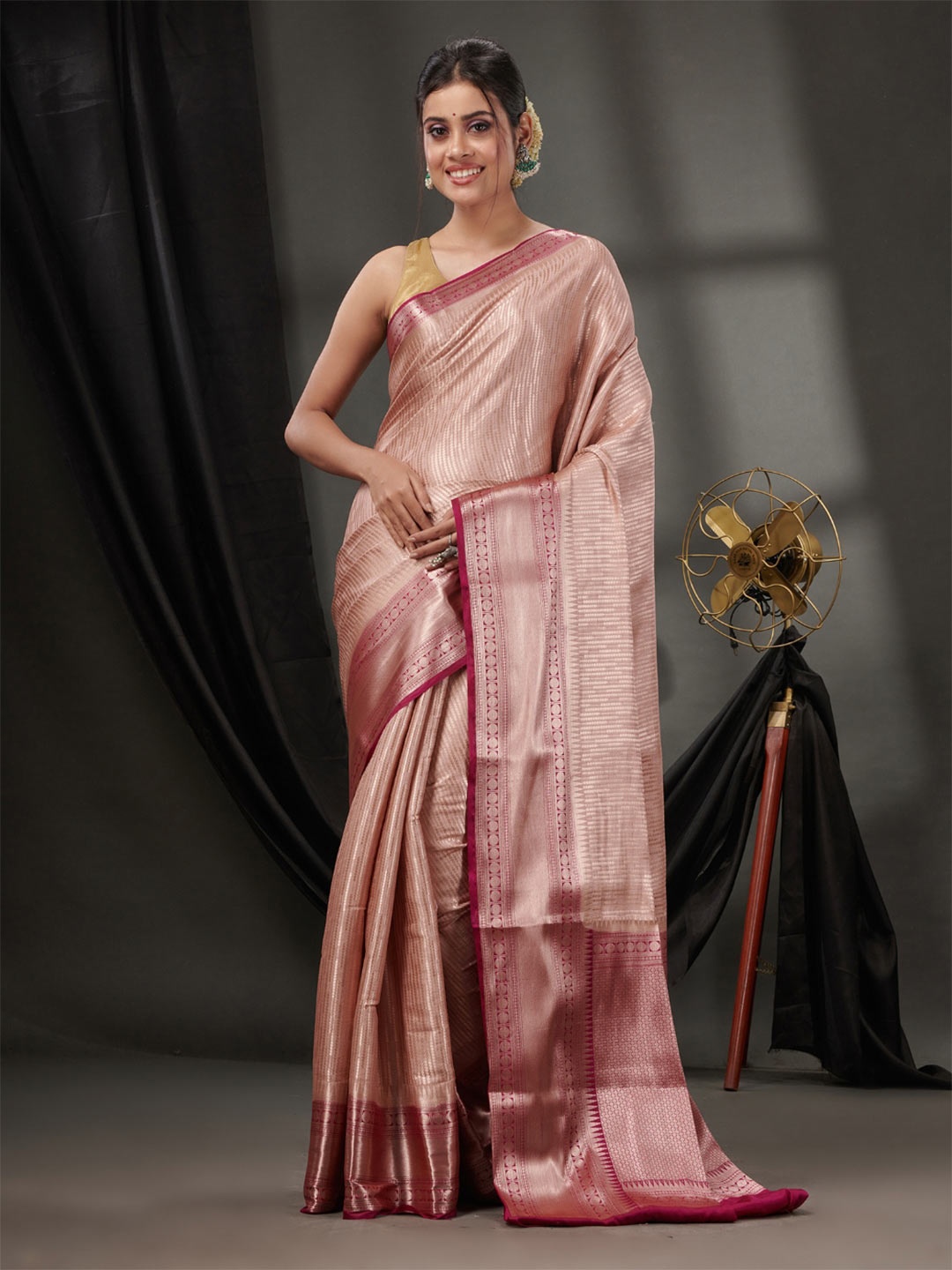 

Charukriti Woven Design Zari Saree, Pink