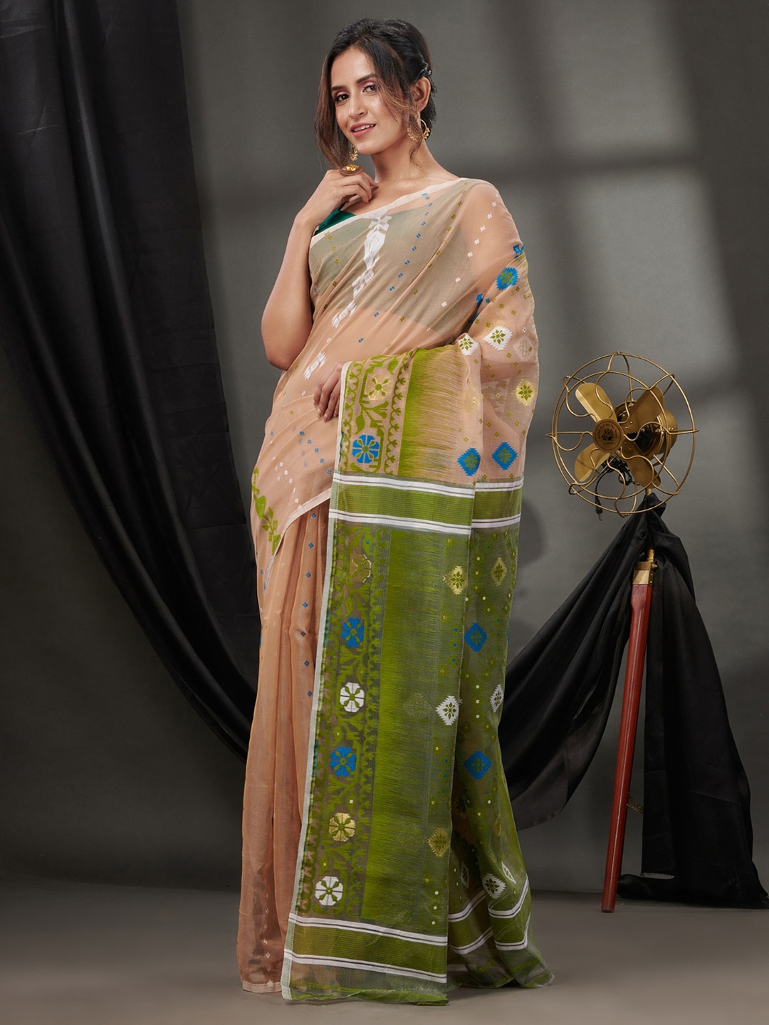 

Charukriti Woven Design Silk Cotton Jamdani Saree, Beige