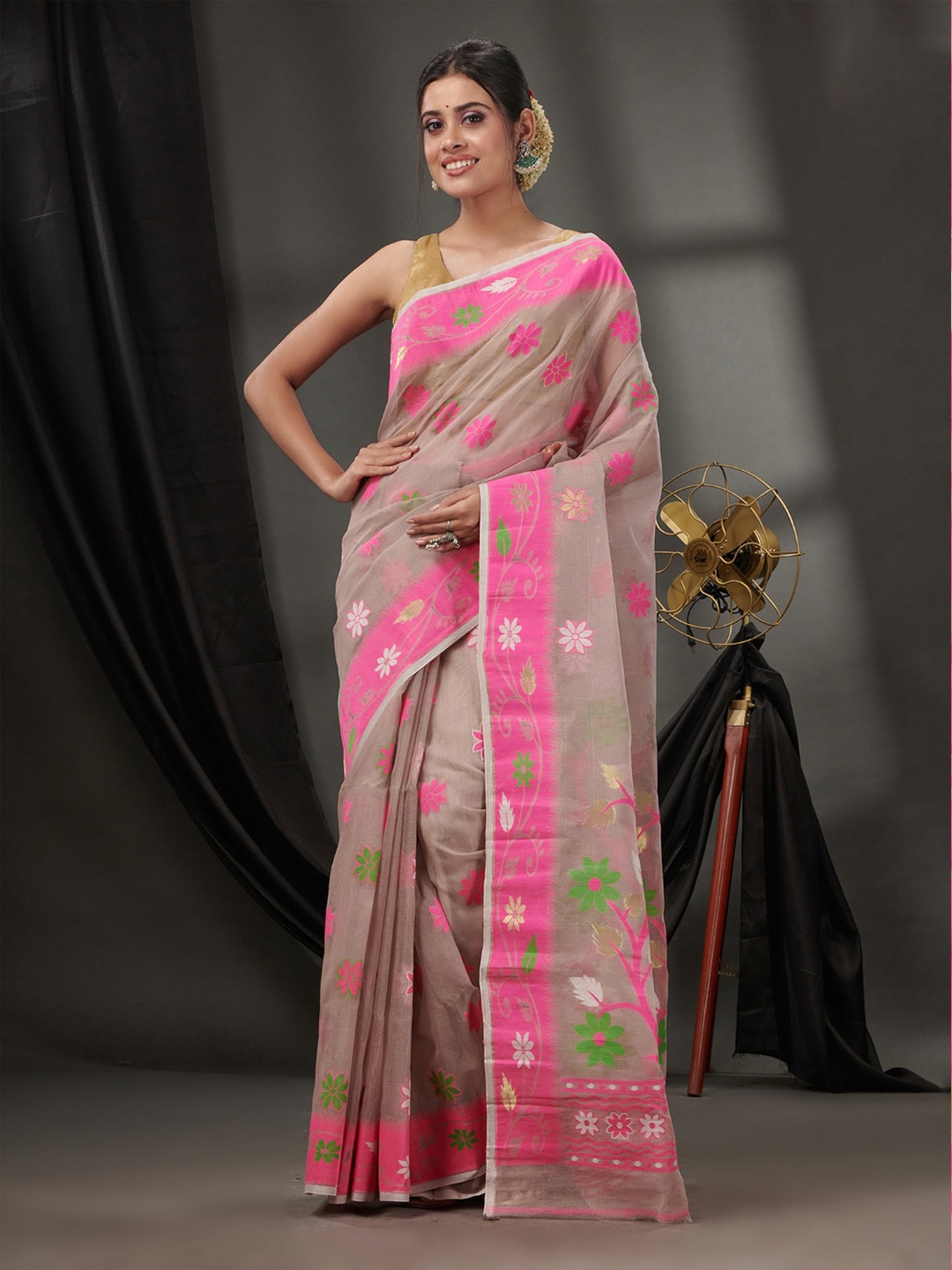 

Charukriti Floral Woven Design Pure Cotton Jamdani Saree, Beige
