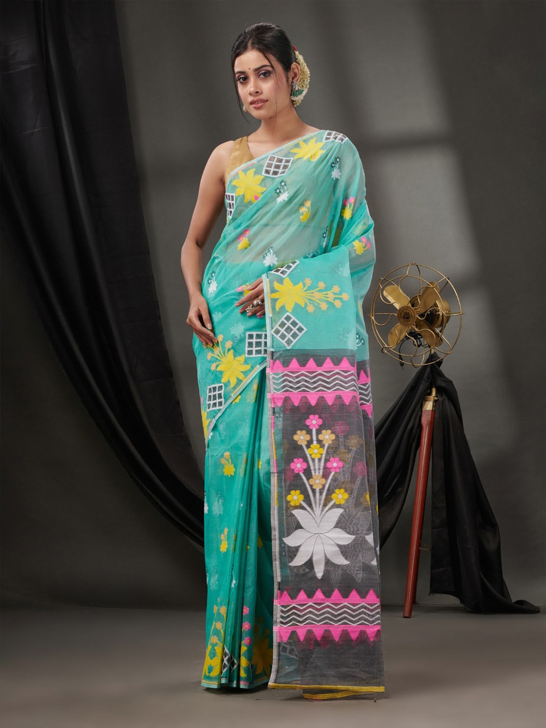 

Charukriti Woven Design Pure Cotton Jamdani Saree, Sea green