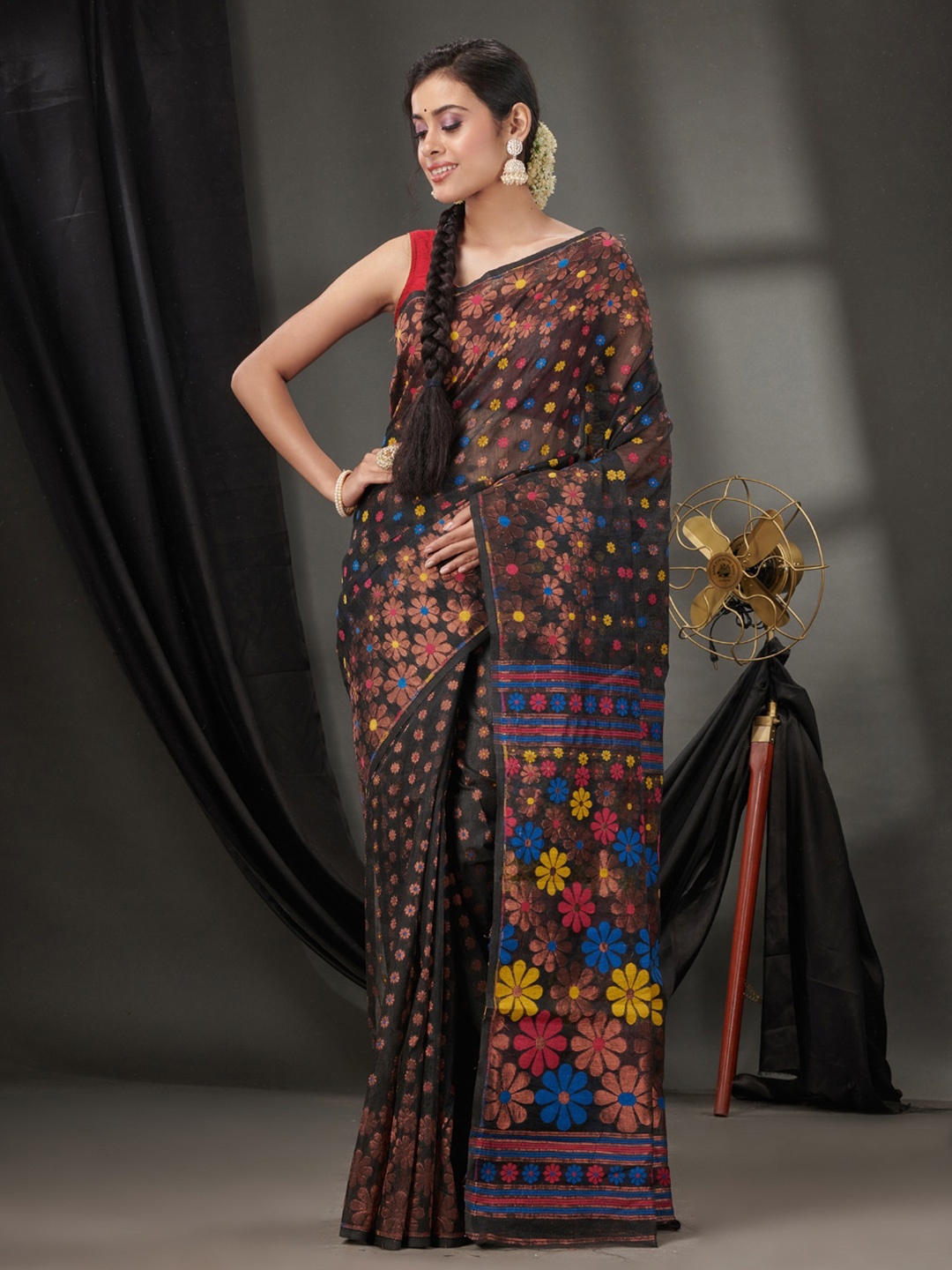 

Charukriti Floral Woven Design Zari Pure Cotton Jamdani Saree, Black