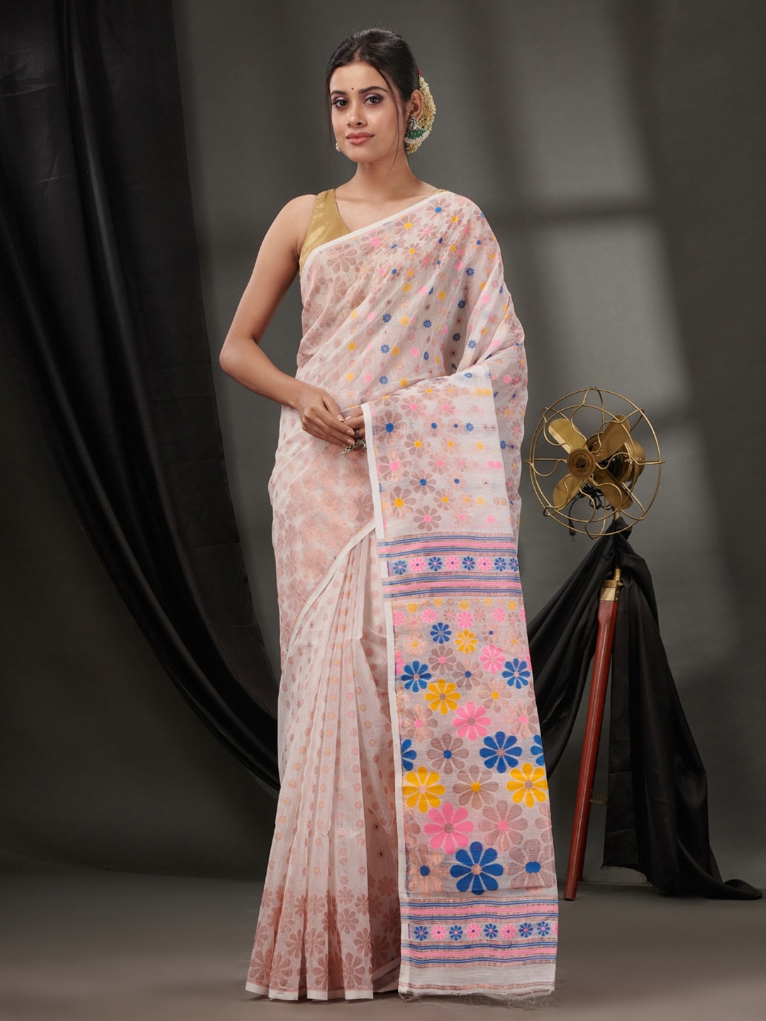 

Charukriti Floral Woven Design Pure Cotton Jamdani Saree, Pink