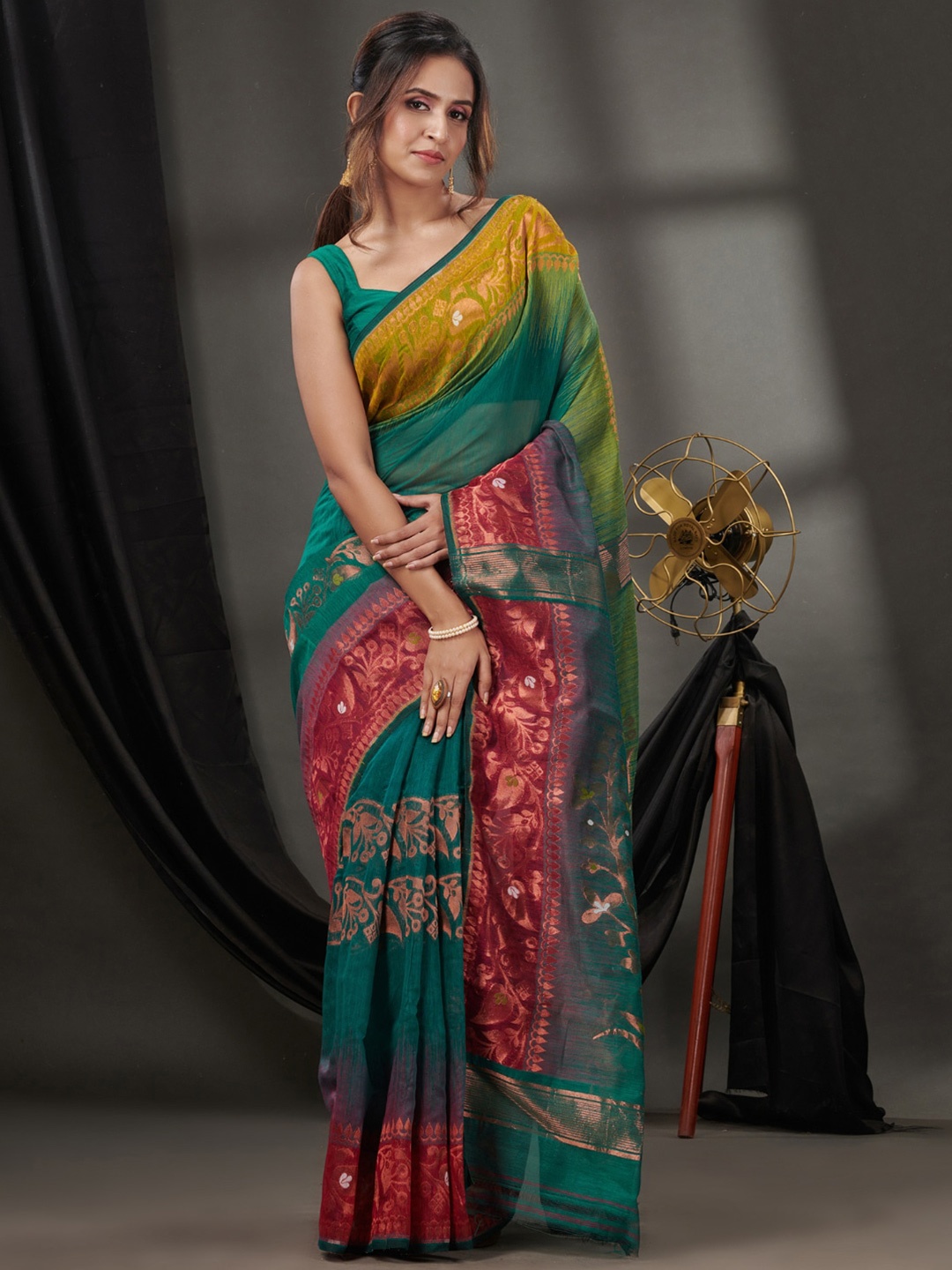 

Charukriti Woven Design Zari Silk Cotton Jamdani Saree, Teal