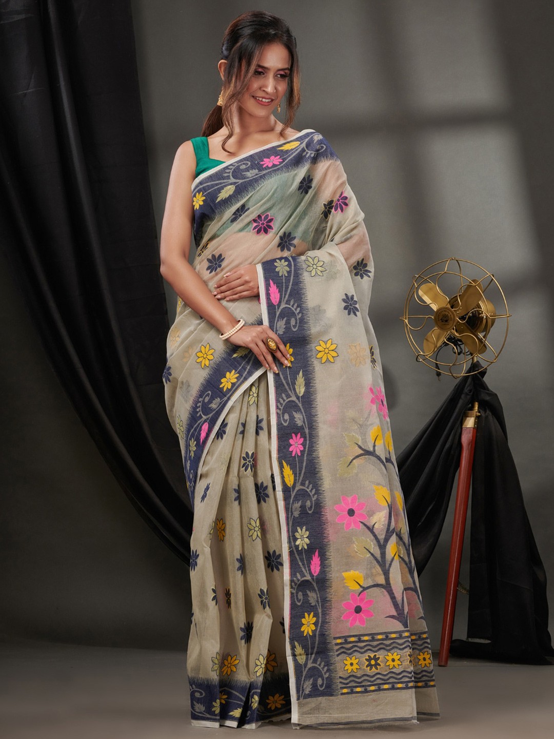 

Charukriti Floral Woven Design Pure Cotton Jamdani Saree, Beige