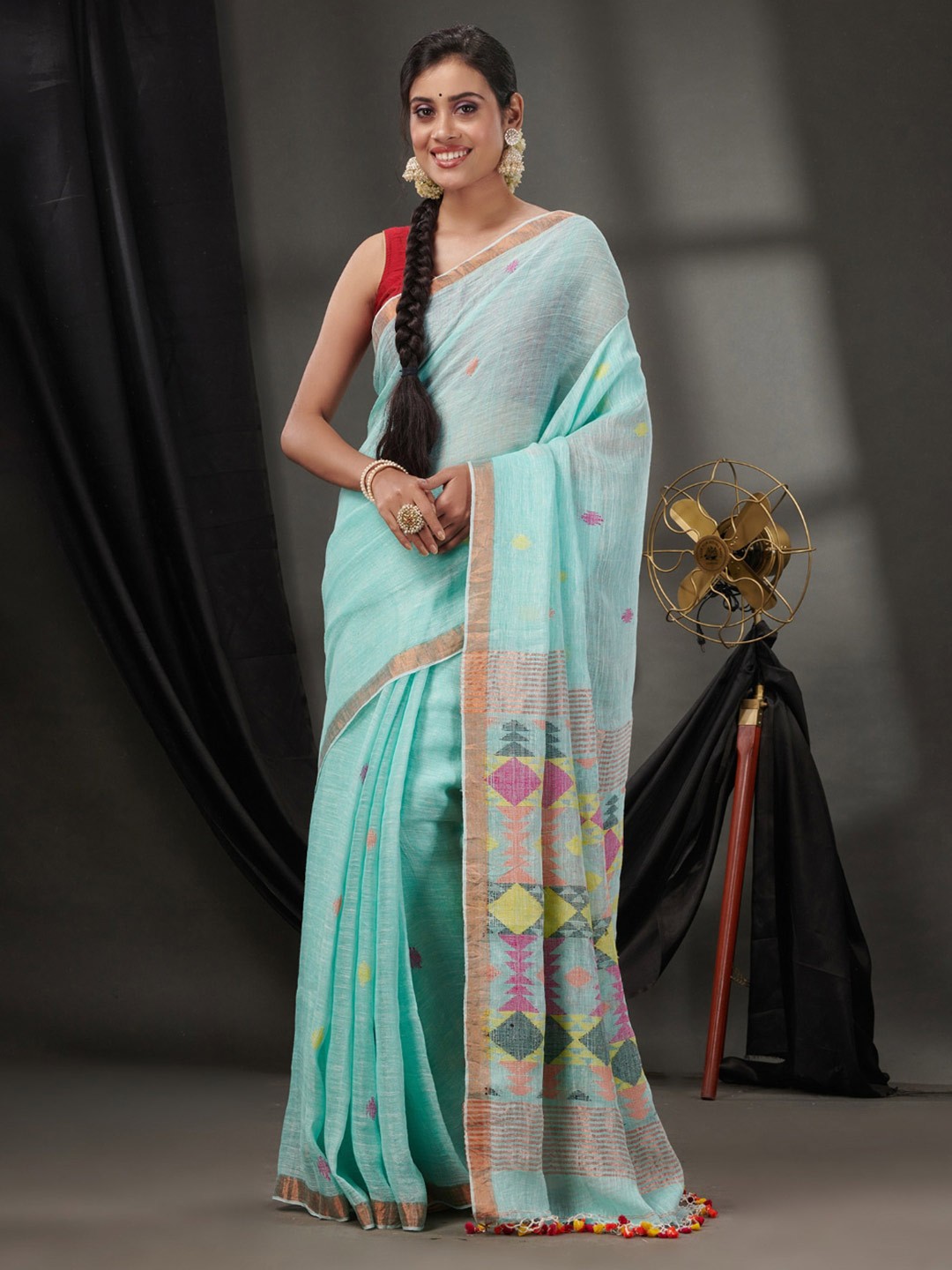 

Charukriti Woven Design Zari Pure Linen Saree, Sea green