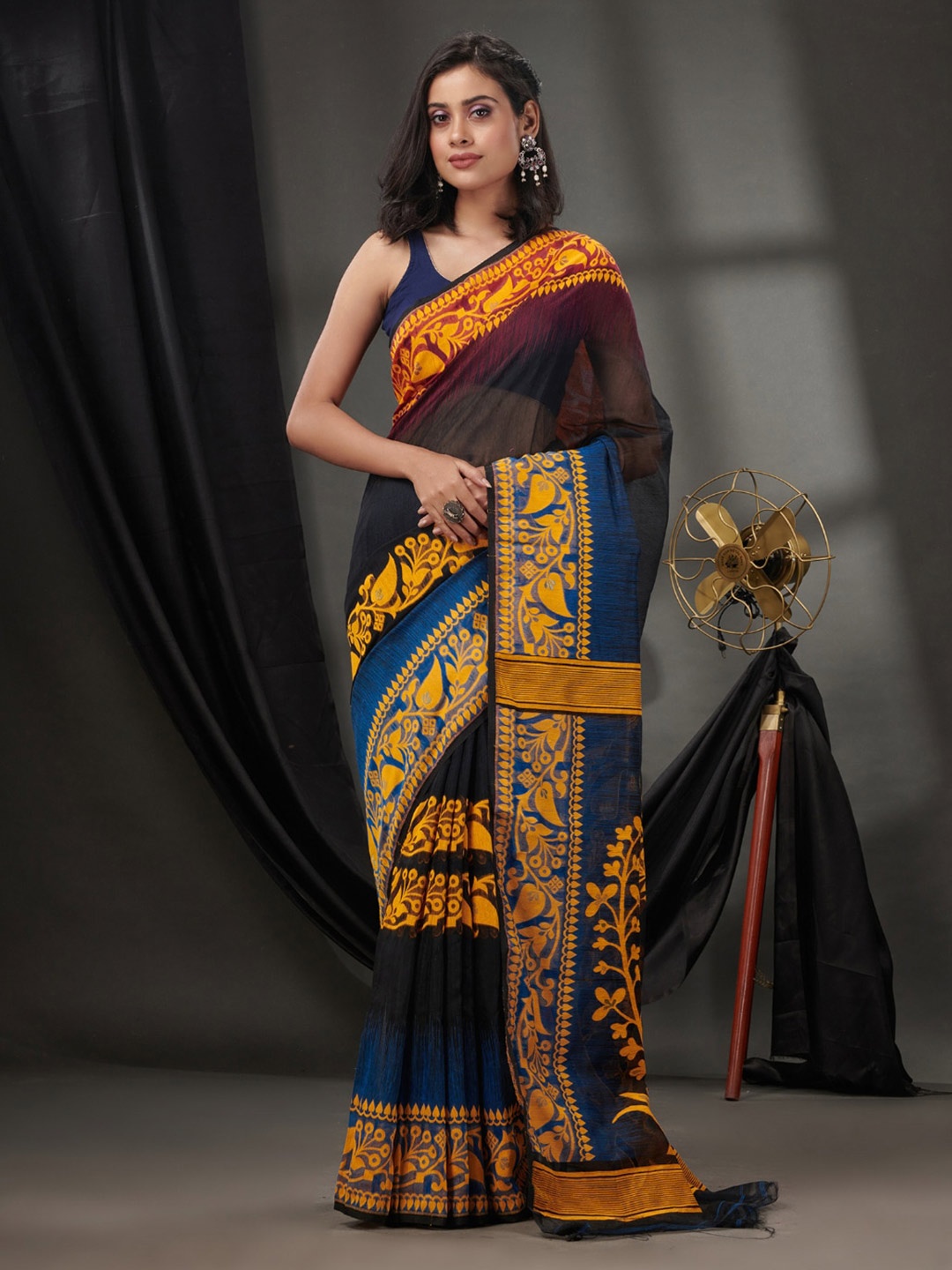 

Charukriti Woven Design Silk Cotton Jamdani Saree, Black