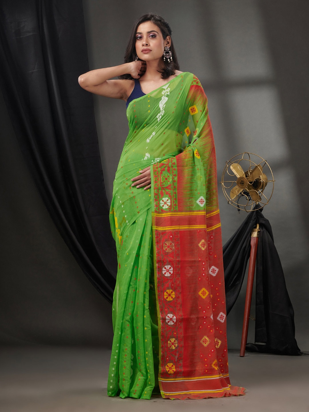 

Charukriti Ethnic Motifs Woven Design Silk Cotton Jamdani Saree, Green