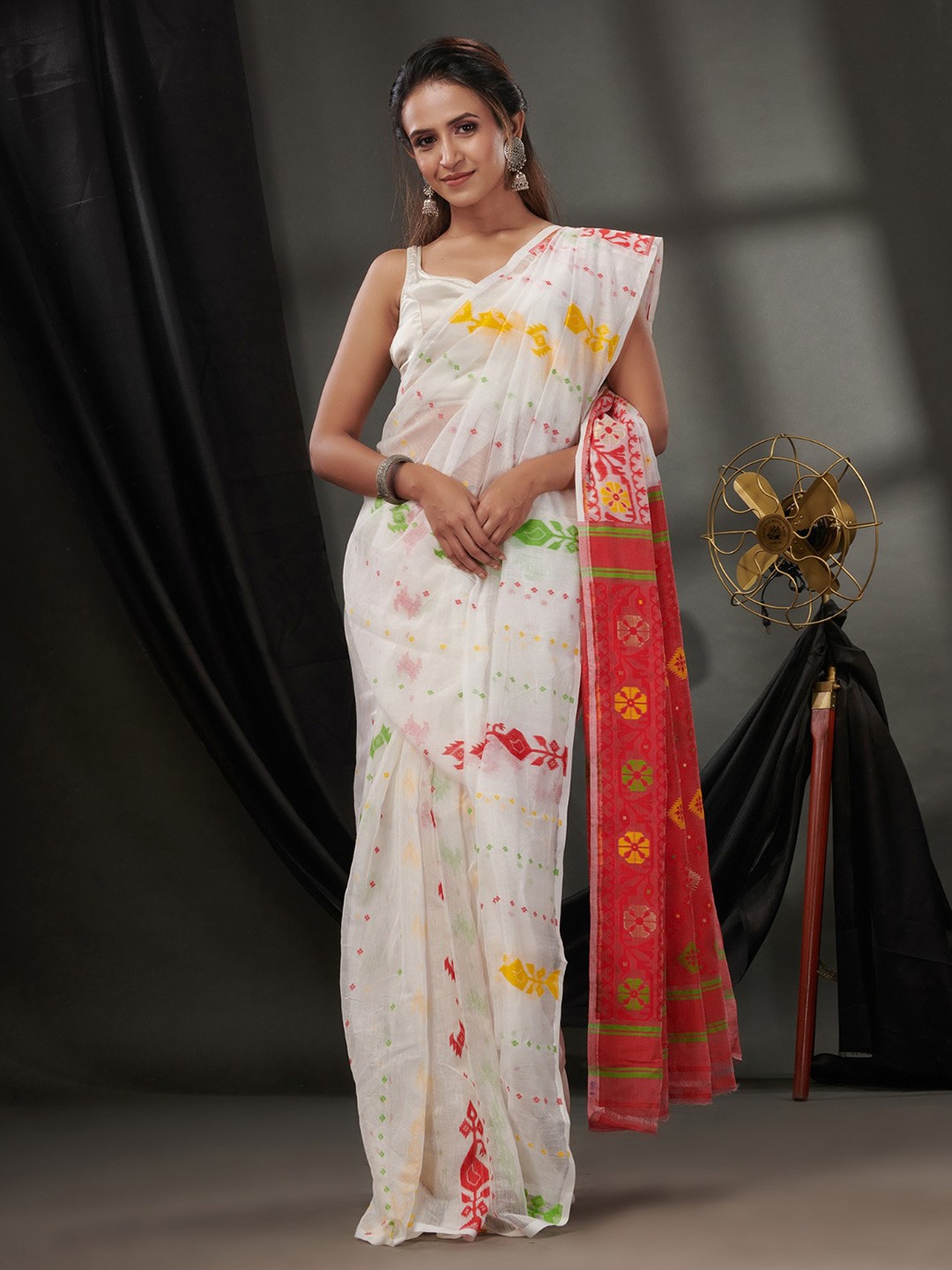 

Charukriti Woven Design Silk Cotton Jamdani Saree, White