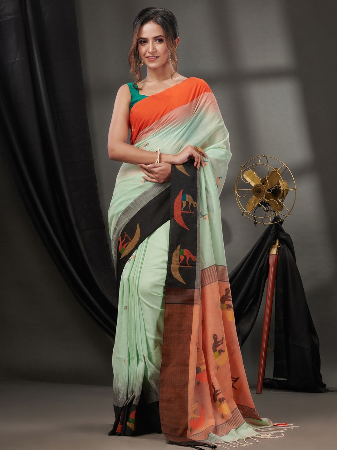 

Charukriti Ethnic Motifs Woven Design Pure Cotton Saree, Green