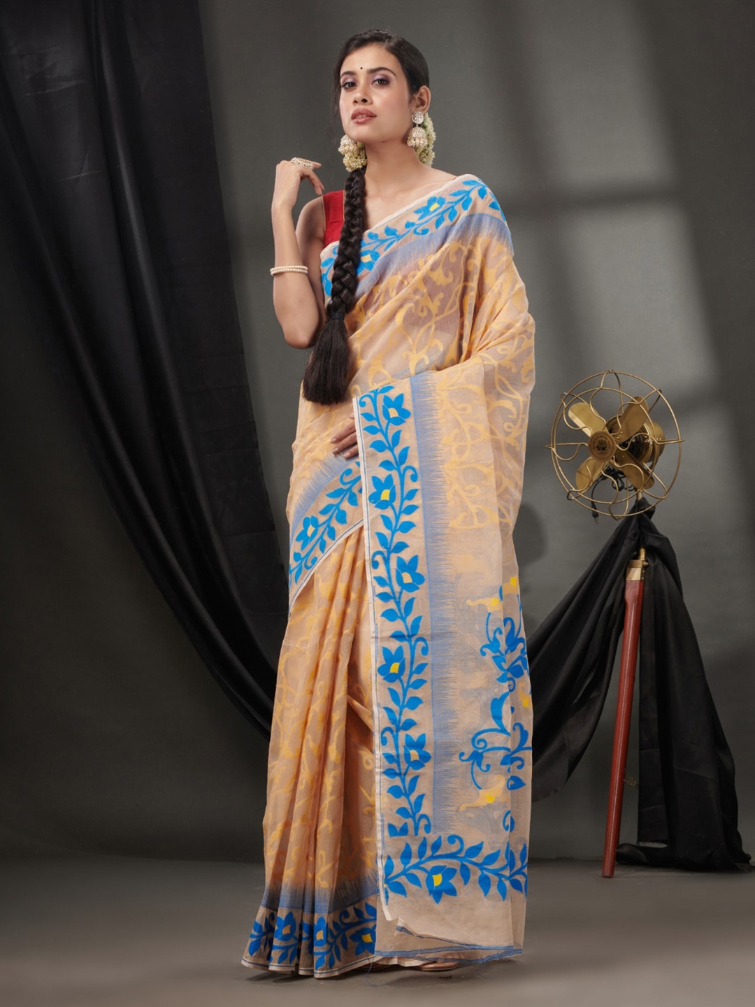 

Charukriti Woven Design Pure Cotton Jamdani Saree, Beige