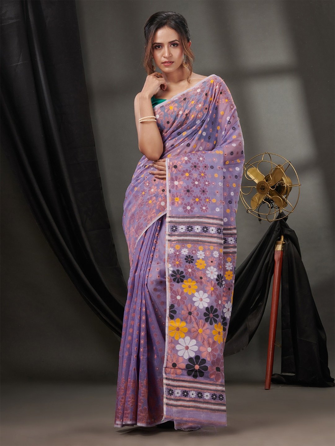 

Charukriti Floral Woven Design Pure Cotton Jamdani Saree, Lavender