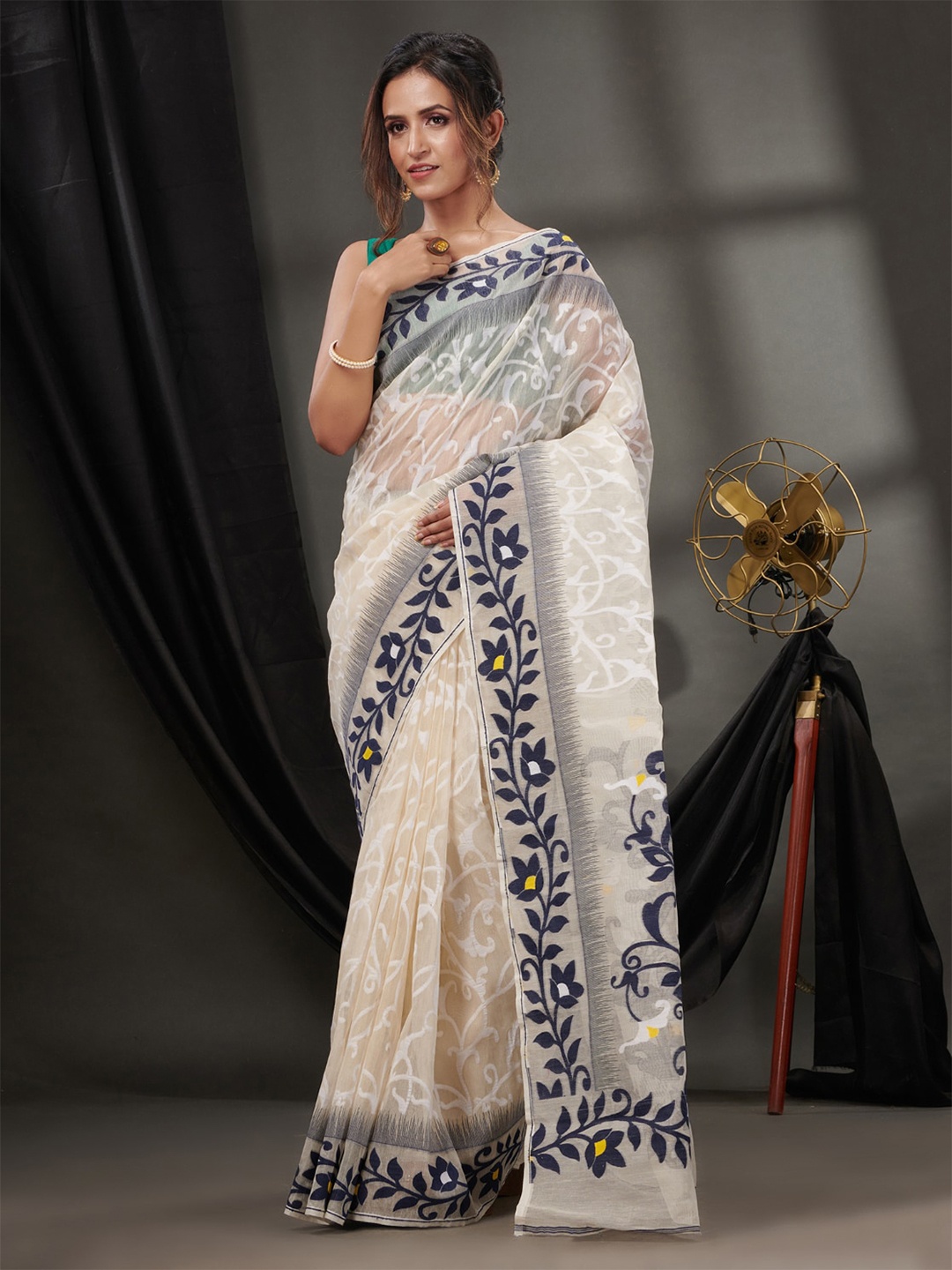 

Charukriti Floral Woven Design Pure Cotton Jamdani Saree, White