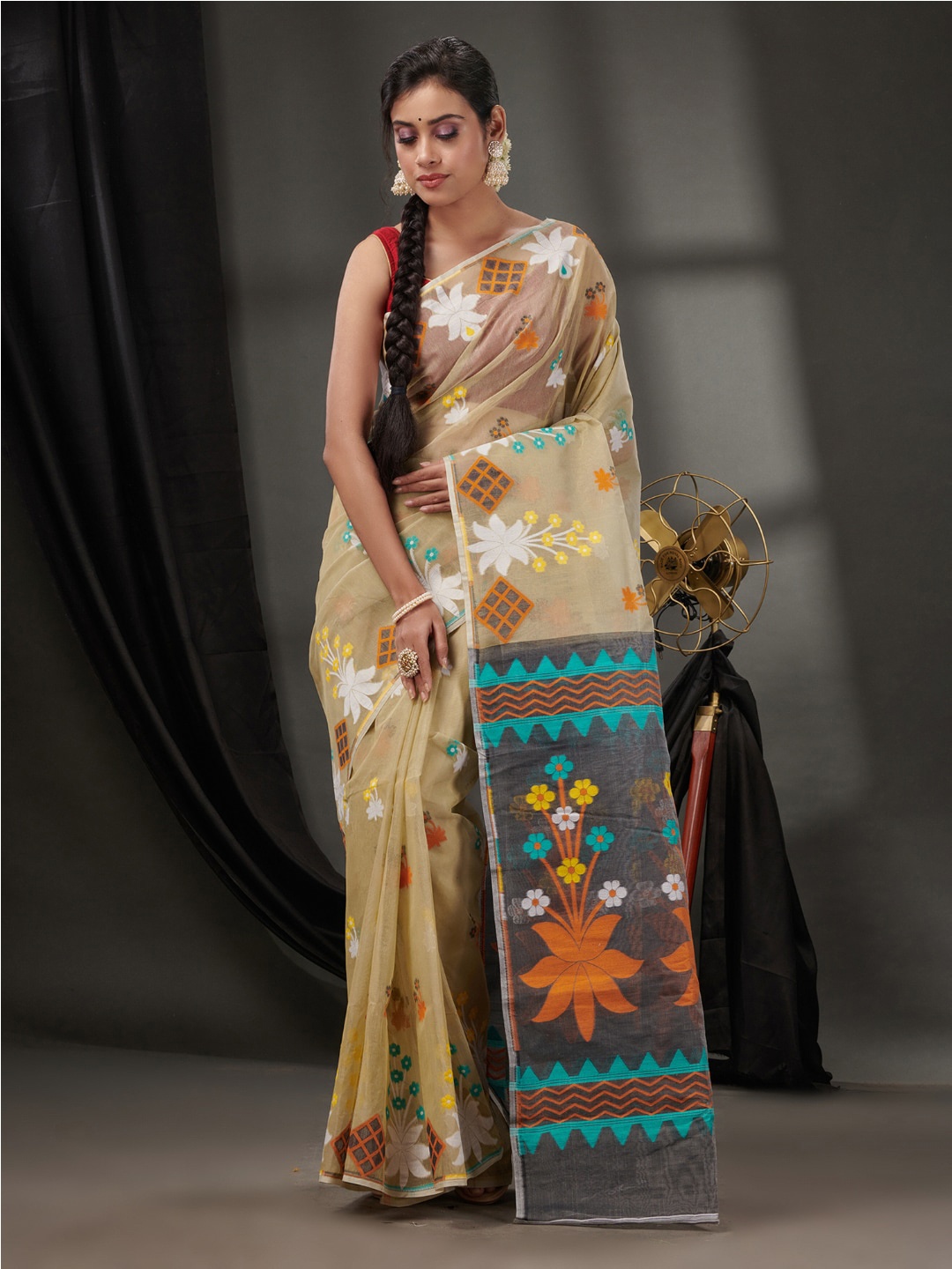 

Charukriti Floral Woven Design Pure Cotton Jamdani Saree, Beige