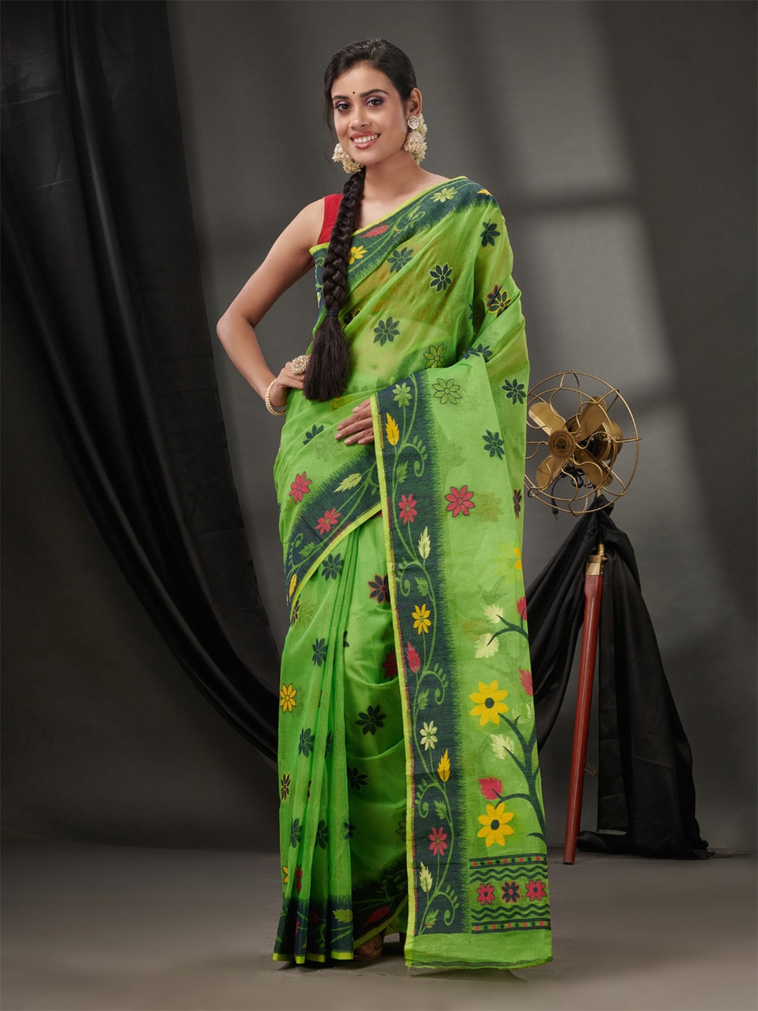 

Charukriti Floral Printed Pure Cotton Jamdani Saree, Green