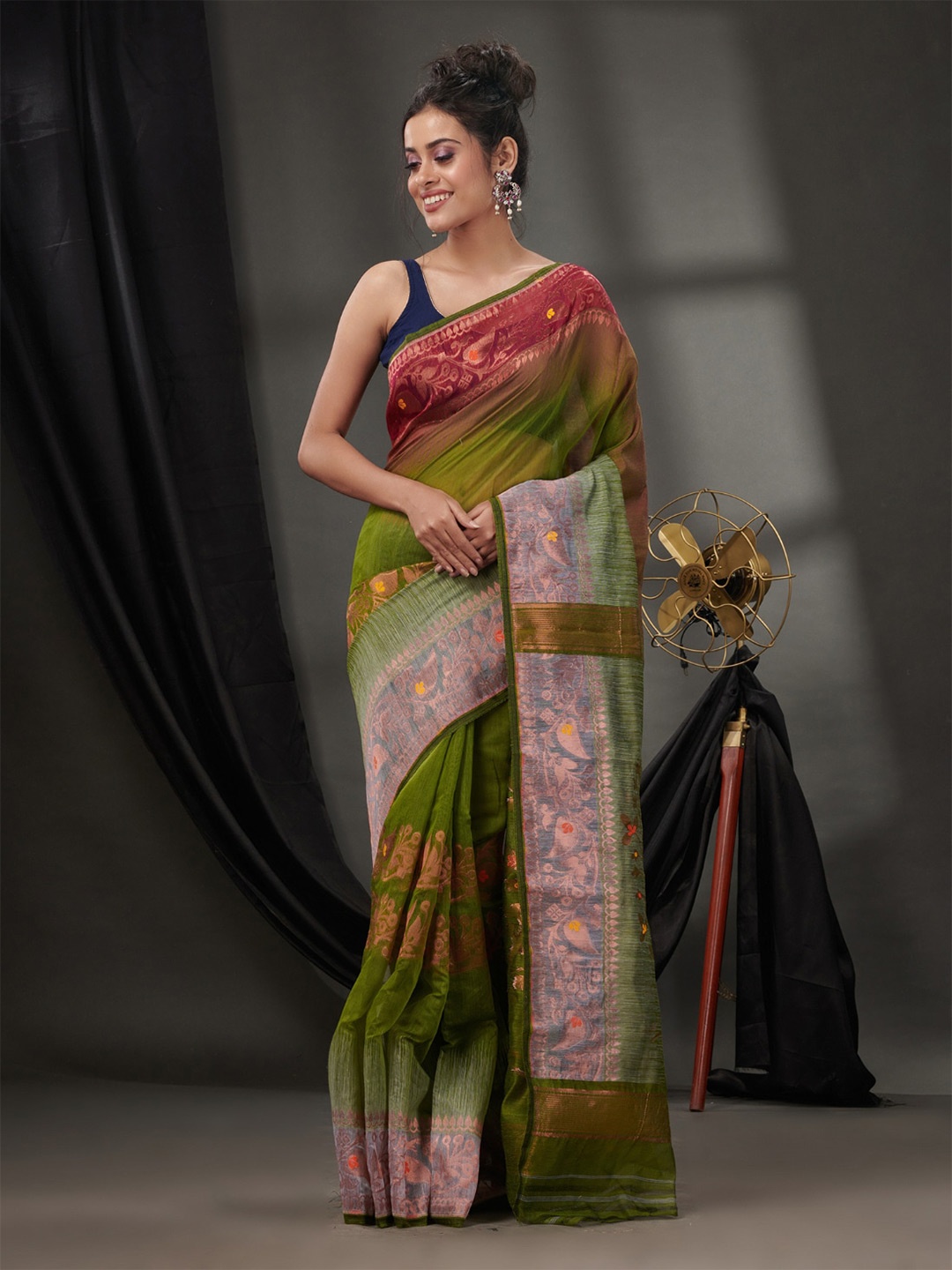 

Charukriti Ethnic Motifs Woven Design Zari Detailed Silk Cotton Jamdani Saree, Green