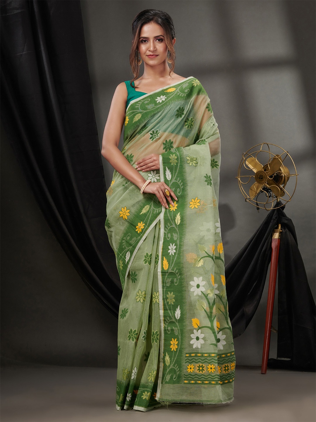 

Charukriti Woven Design Pure Cotton Jamdani Saree, Green