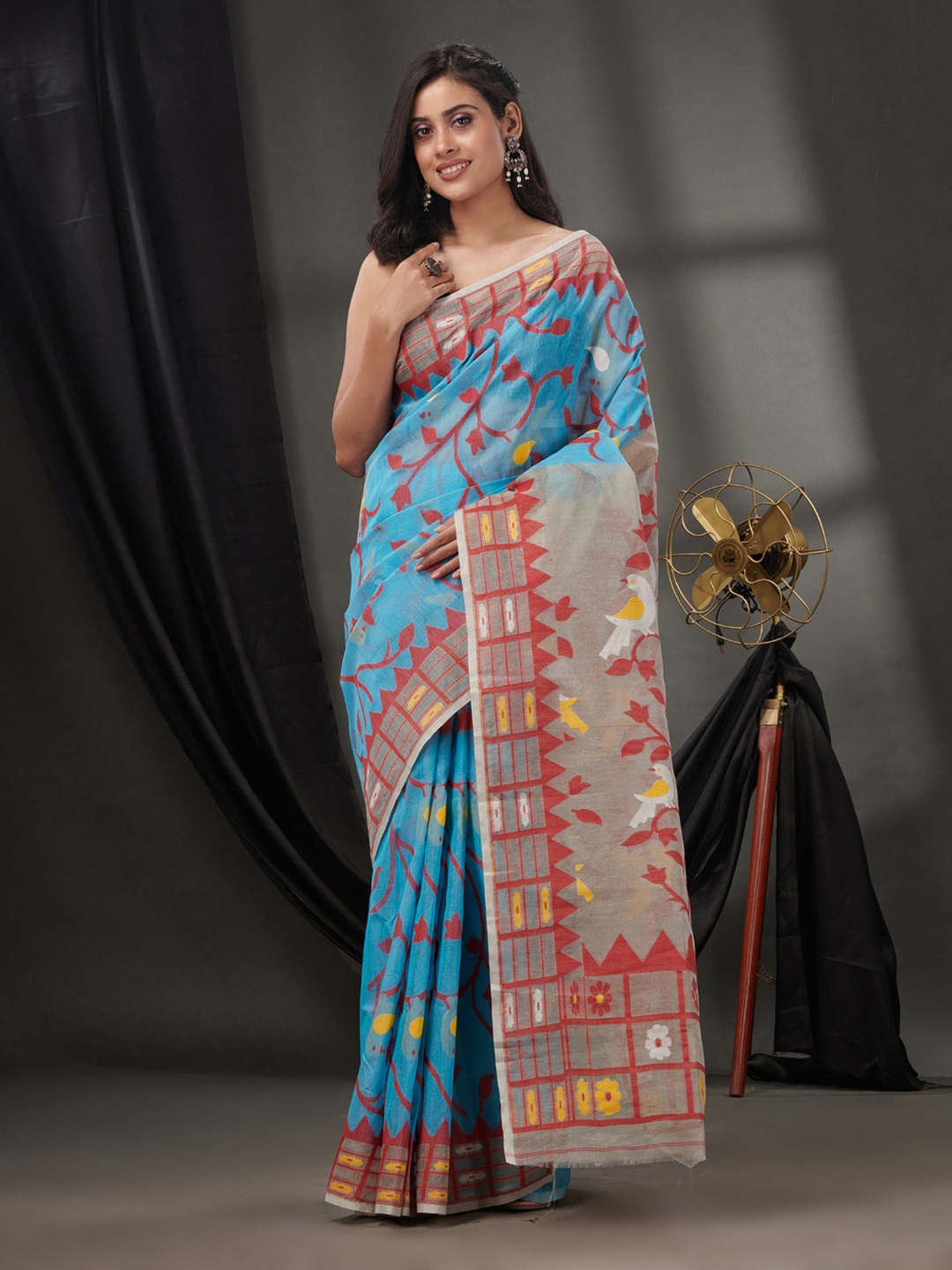 

Charukriti Floral Woven Design Pure Cotton Jamdani Saree, Blue